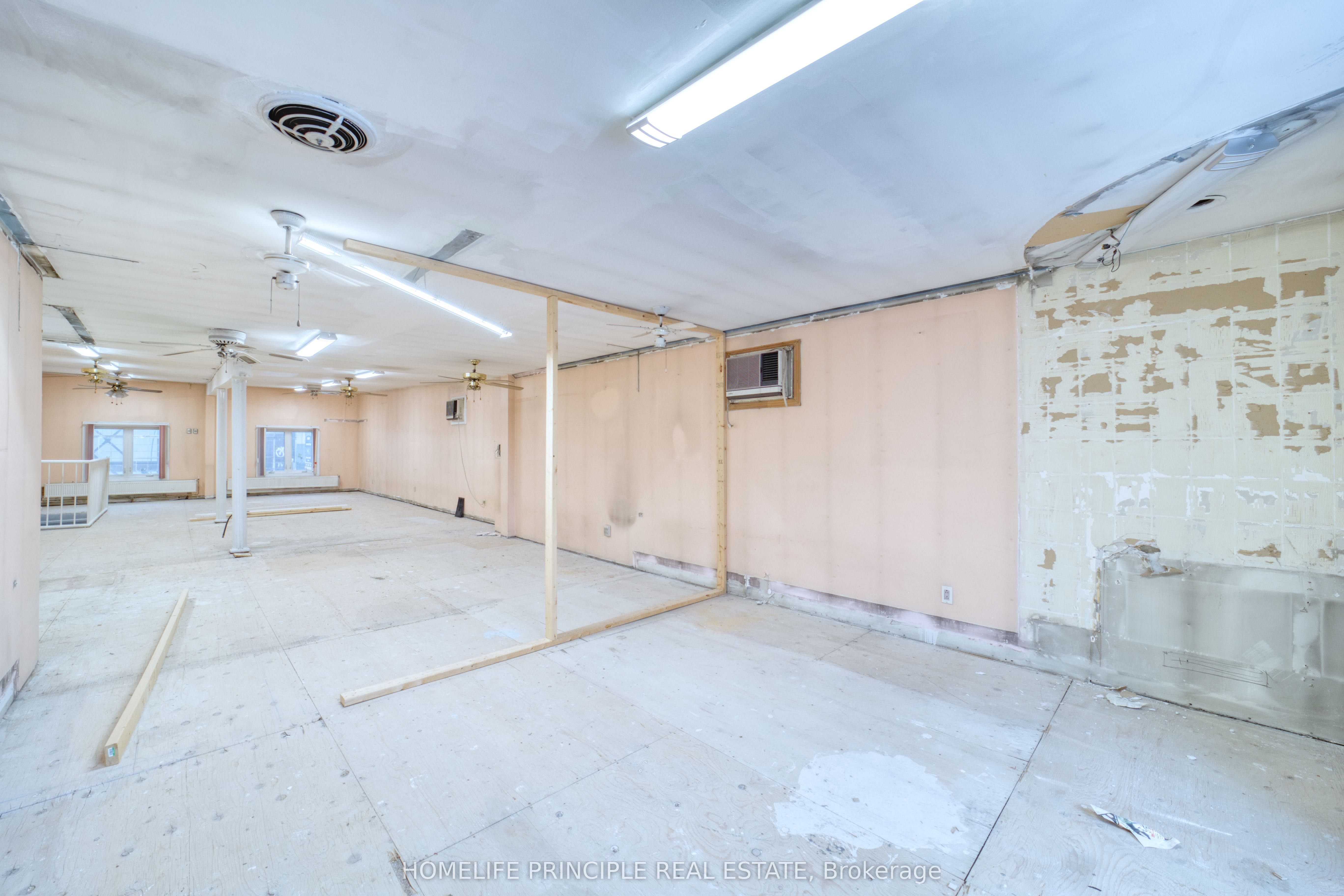 983 Dupont Street Property Photo 24