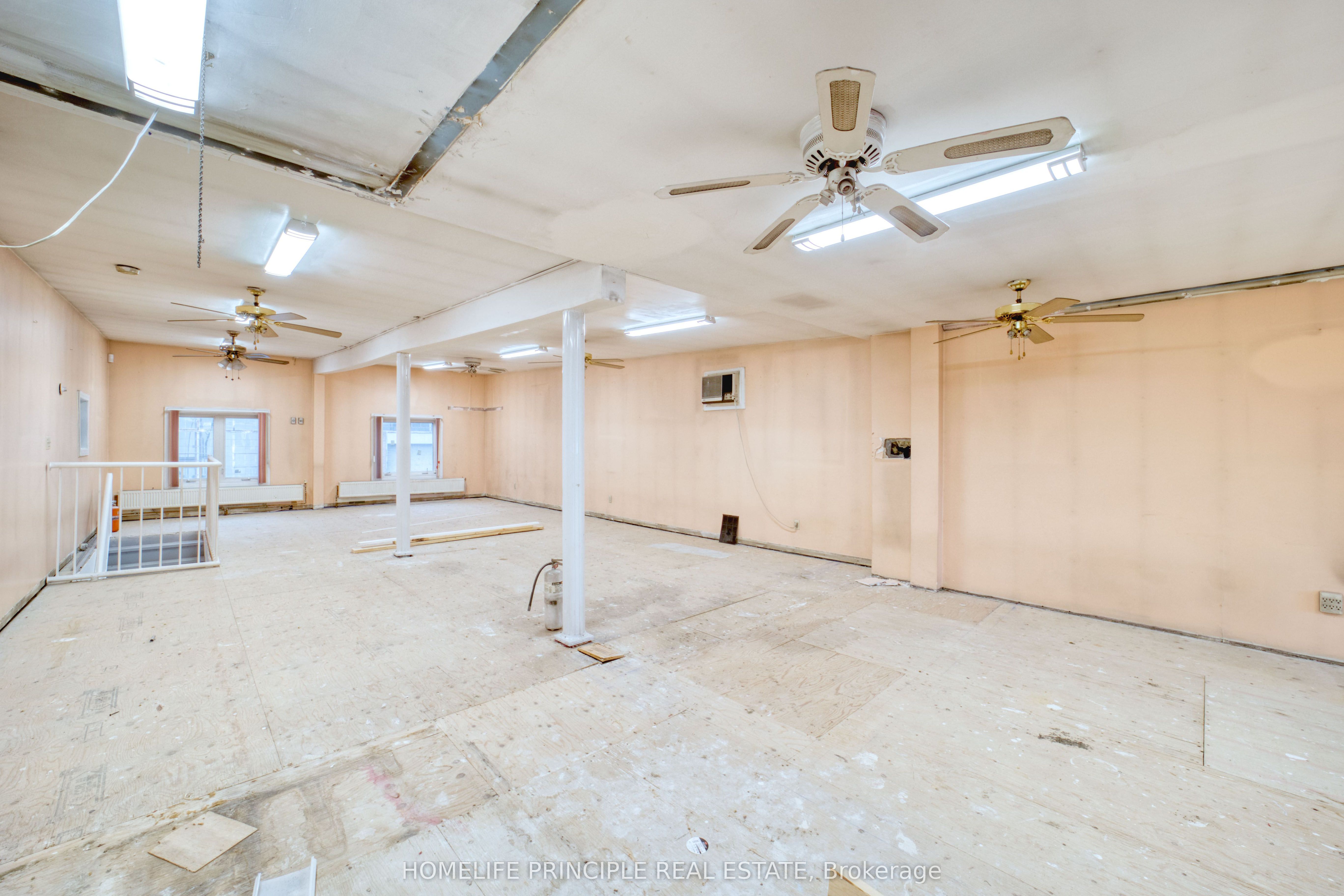 983 Dupont Street Property Photo 25