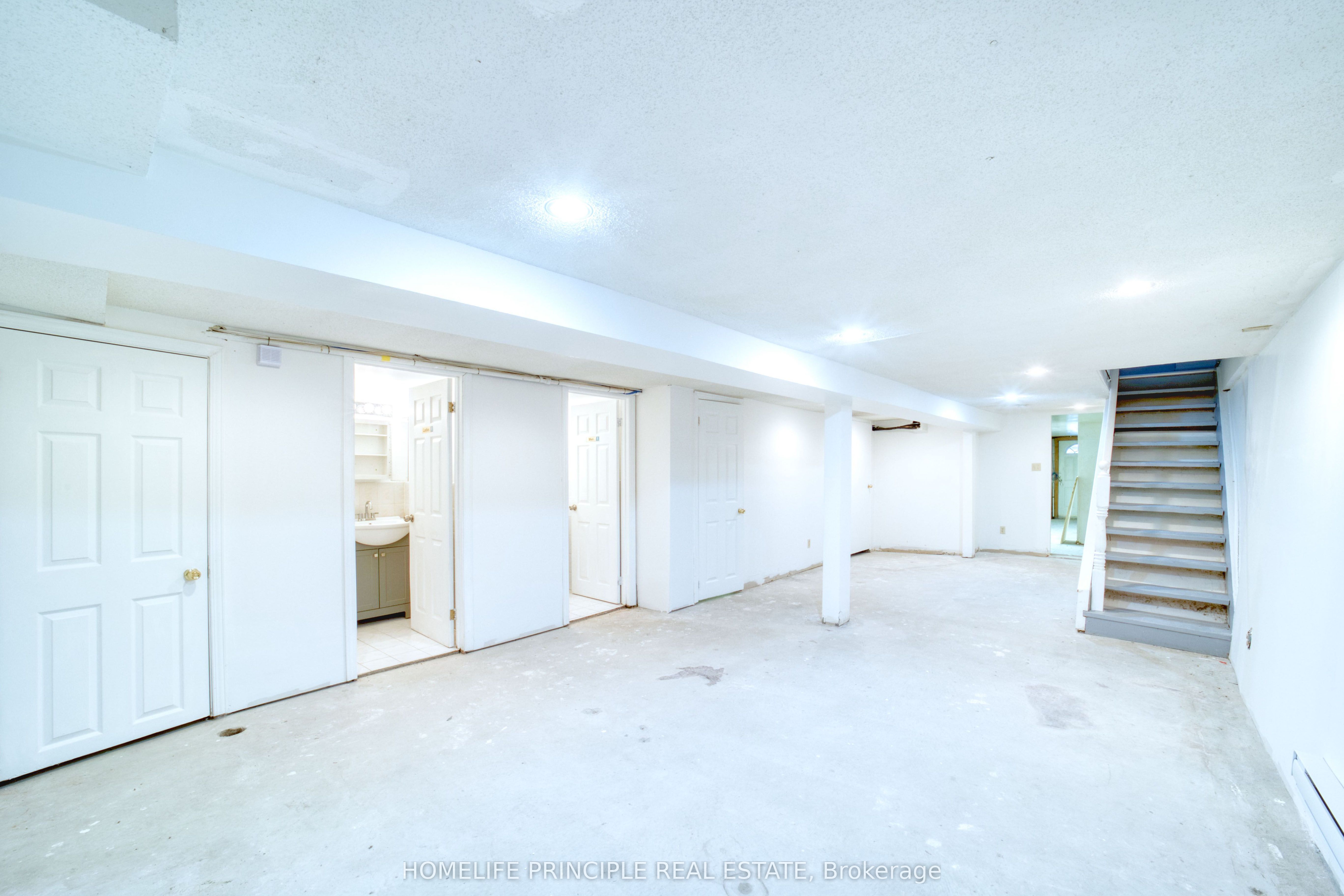 983 Dupont Street Property Photo 26