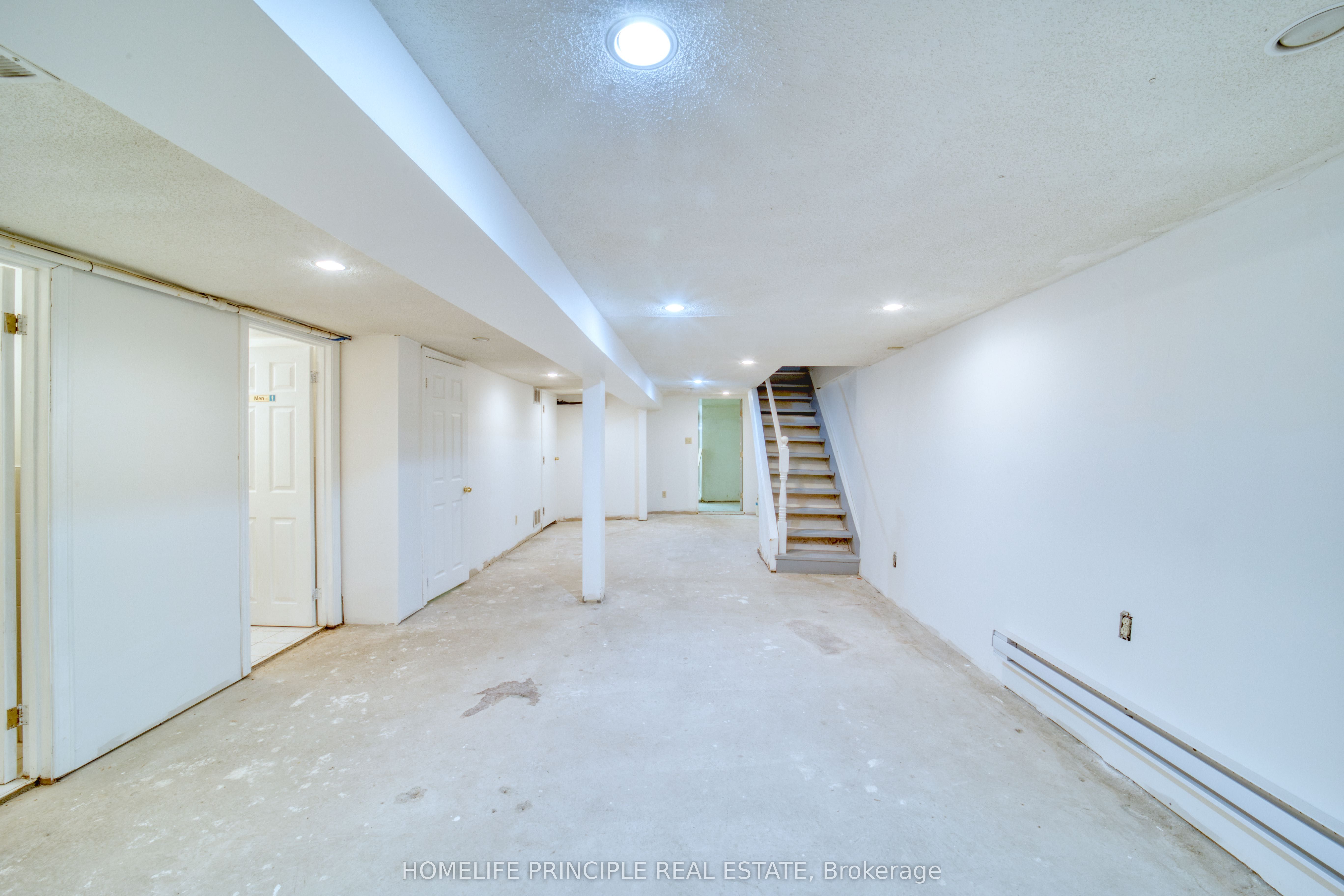 983 Dupont Street Property Photo 27