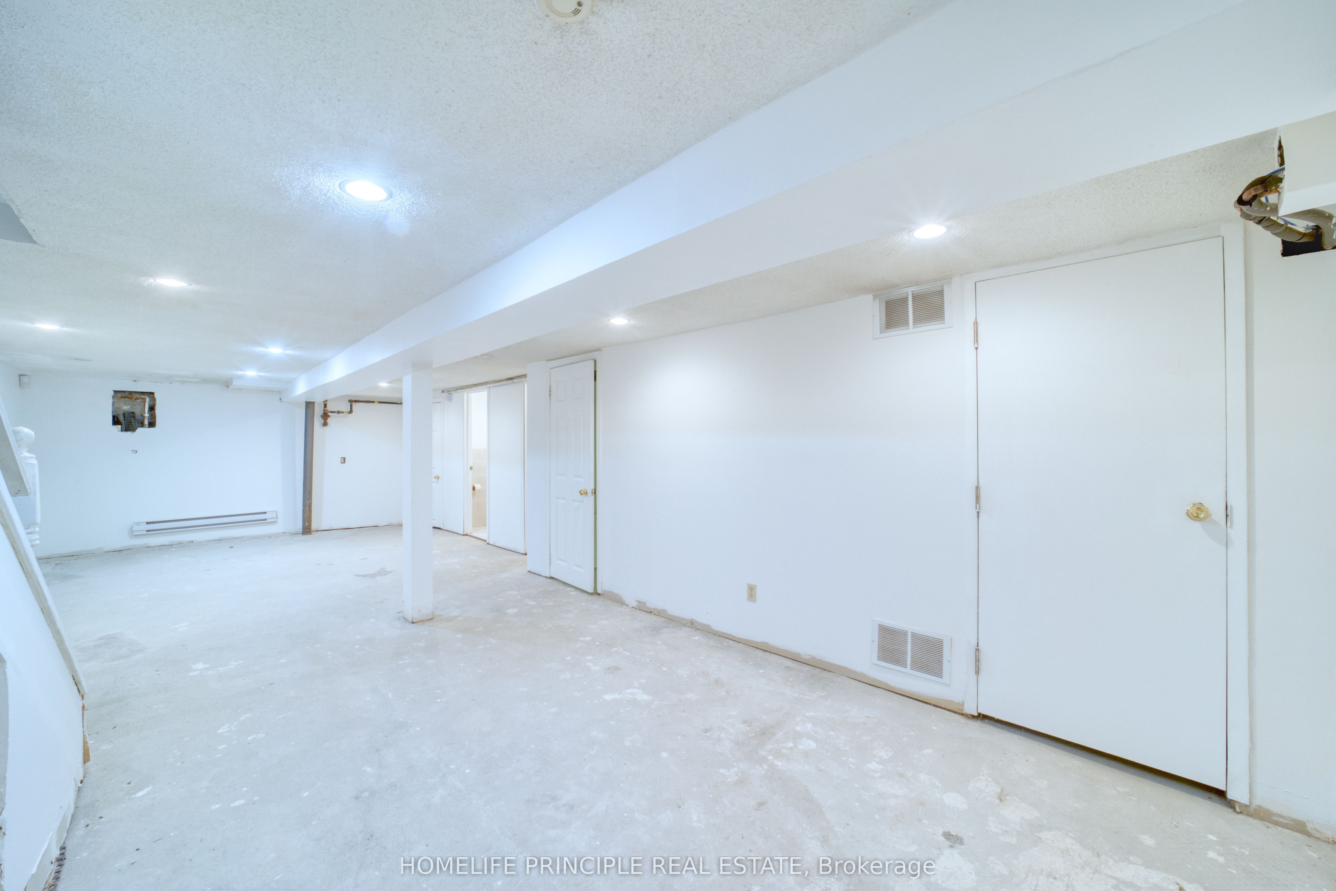 983 Dupont Street Property Photo 28