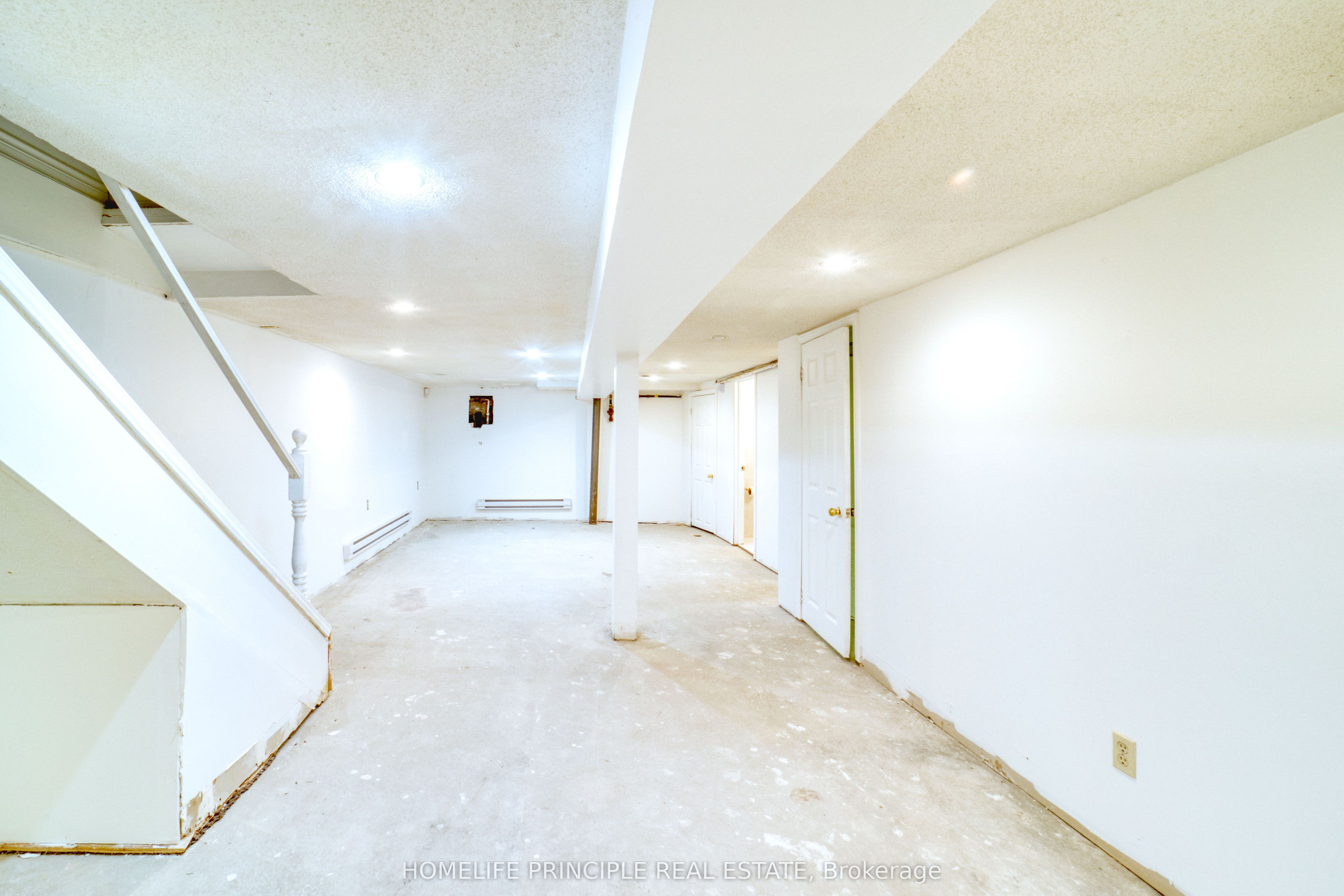 983 Dupont Street Property Photo 29