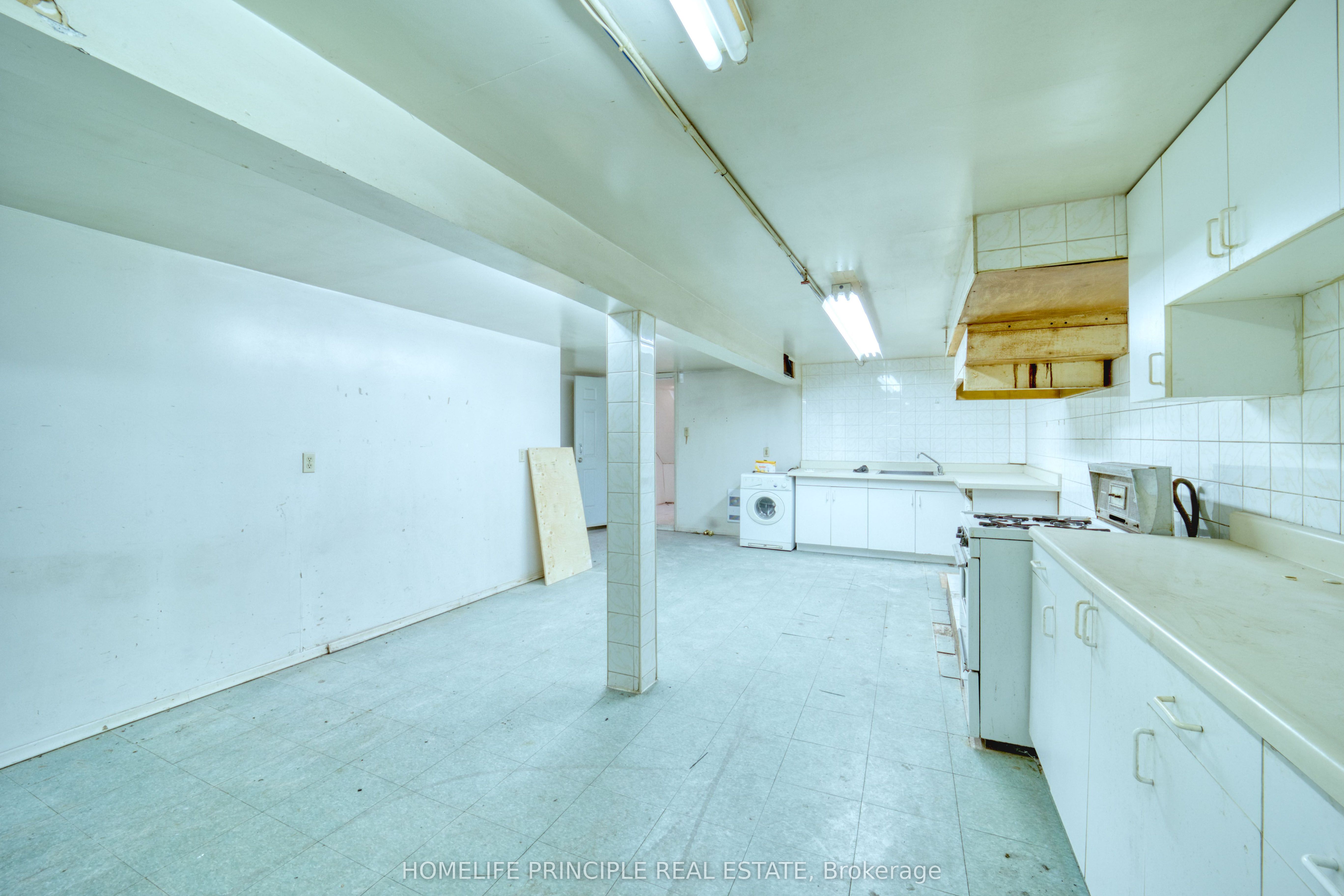 983 Dupont Street Property Photo 37
