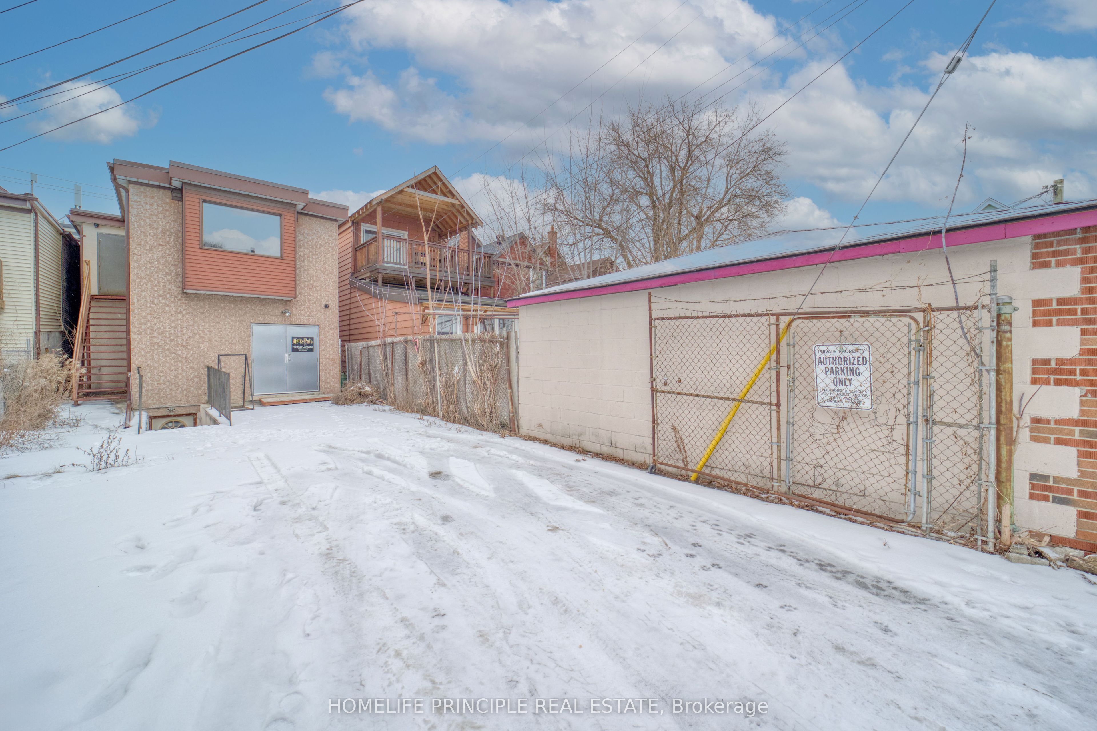983 Dupont Street Property Photo 39