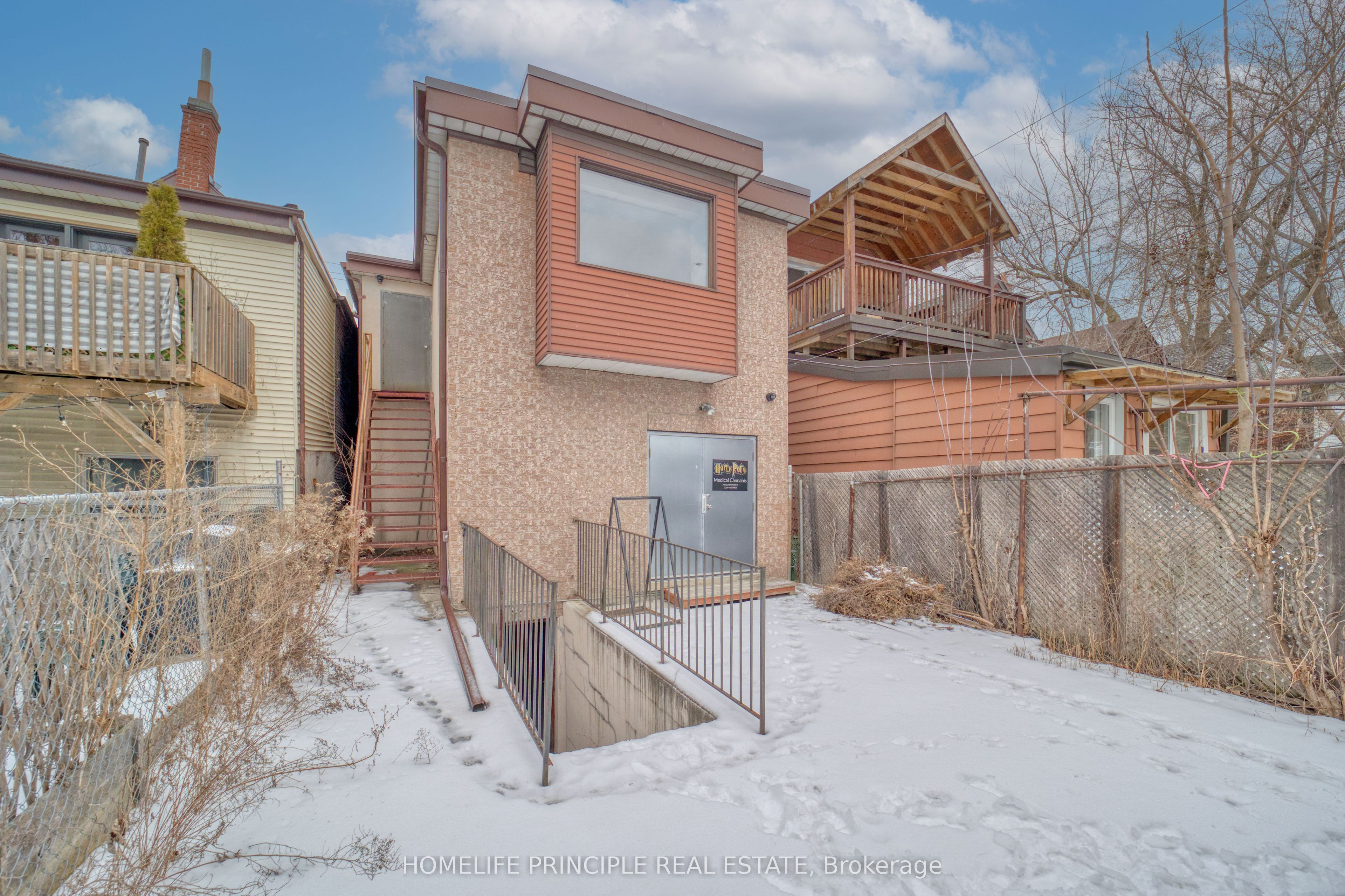 983 Dupont Street Property Photo 40
