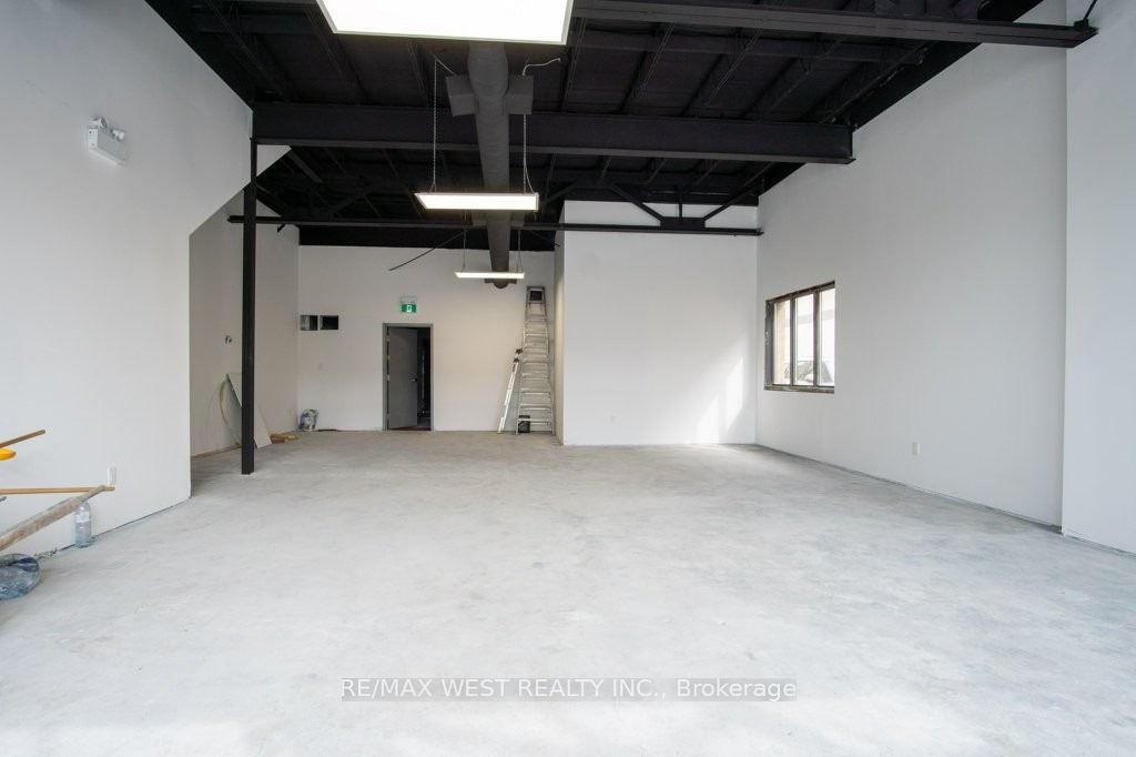 #1 - 1340 The Queensway Avenue Property Photo 6