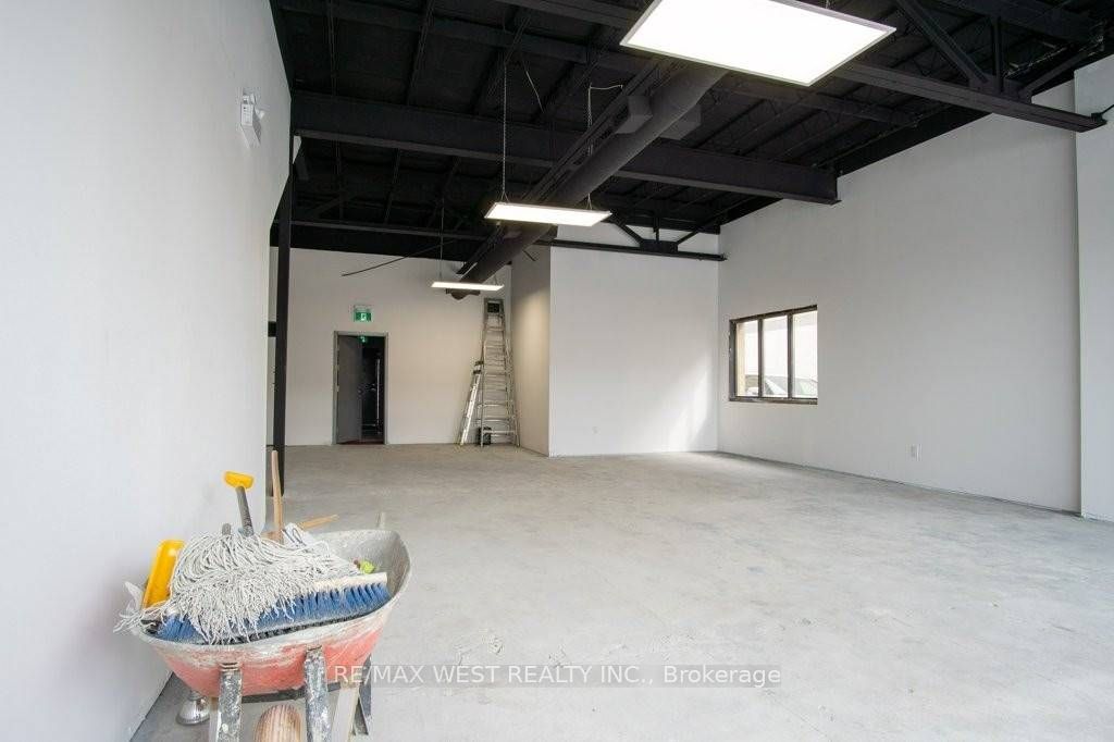 #1 - 1340 The Queensway Avenue Property Photo 7