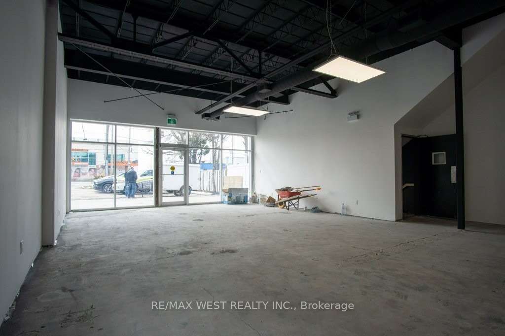 #1 - 1340 The Queensway Avenue Property Photo 8