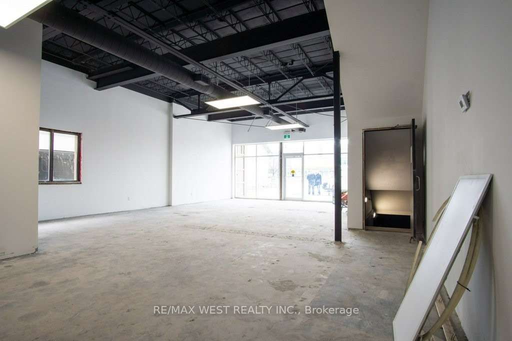 #1 - 1340 The Queensway Avenue Property Photo 9