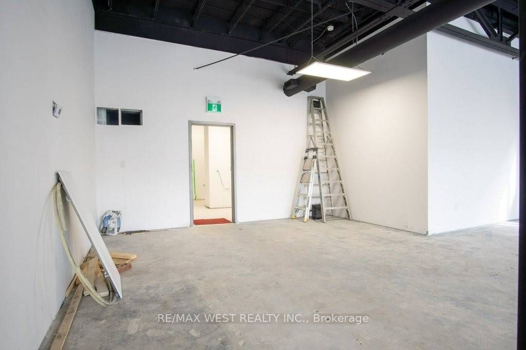 #1 - 1340 The Queensway Avenue Property Photo 11
