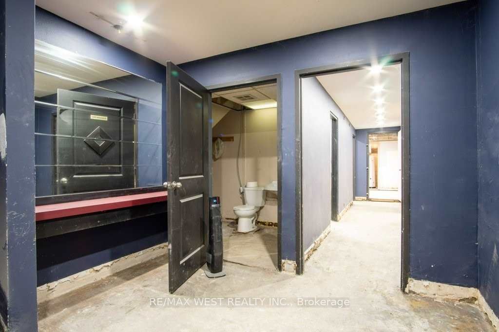 #1 - 1340 The Queensway Avenue Property Photo 13