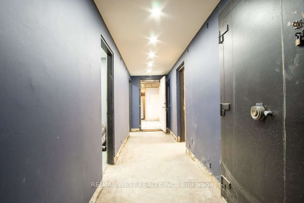 #1 - 1340 The Queensway Avenue Property Photo 14