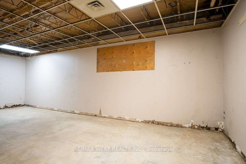#1 - 1340 The Queensway Avenue Property Photo 19
