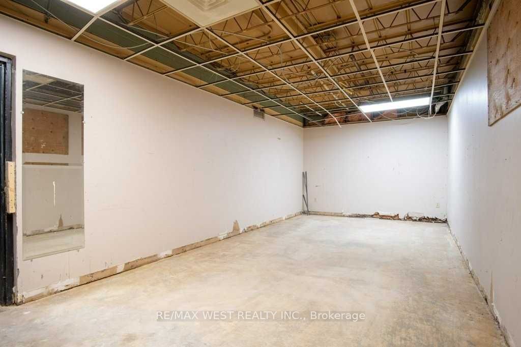#1 - 1340 The Queensway Avenue Property Photo 20