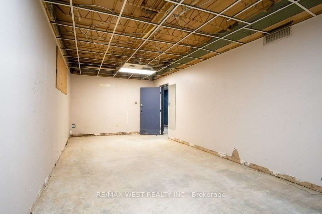 #1 - 1340 The Queensway Avenue Property Photo 21