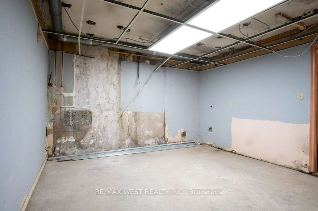 #1 - 1340 The Queensway Avenue Property Photo 22