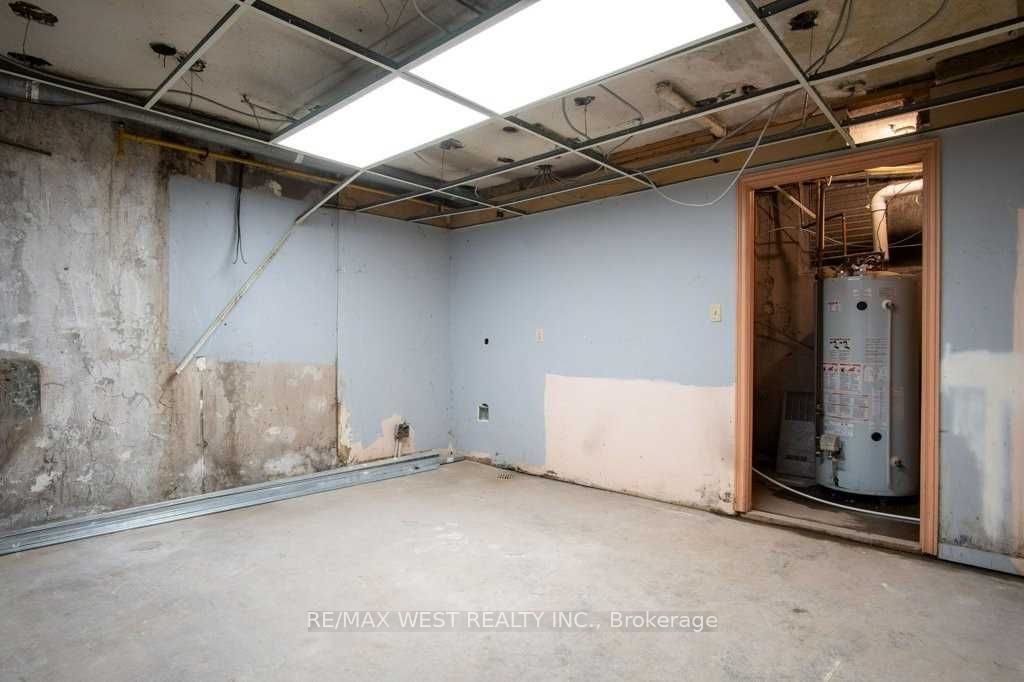 #1 - 1340 The Queensway Avenue Property Photo 23