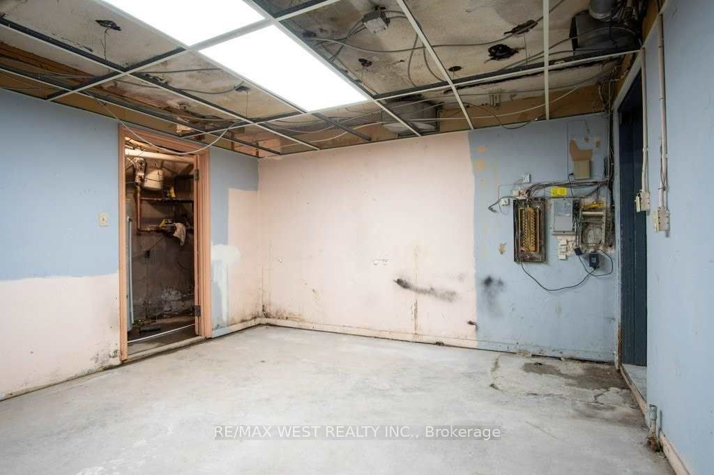 #1 - 1340 The Queensway Avenue Property Photo 24