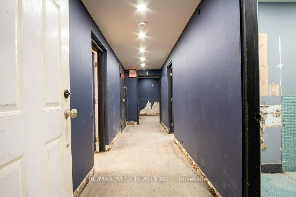 #1 - 1340 The Queensway Avenue Property Photo 25