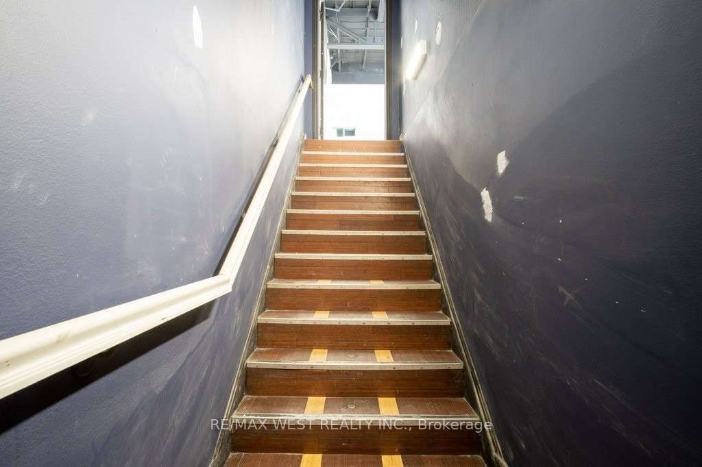#1 - 1340 The Queensway Avenue Property Photo 27