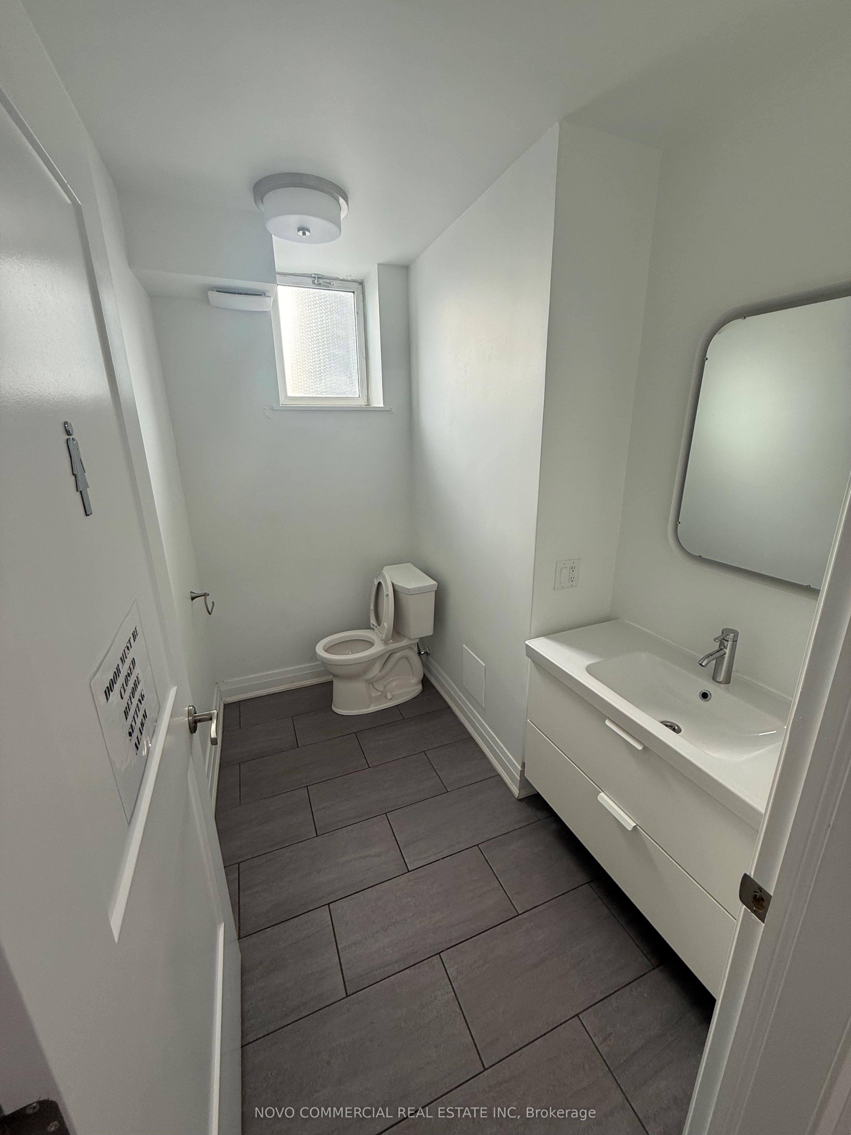 #300 - 39 Lakeshore Road Property Photo 8