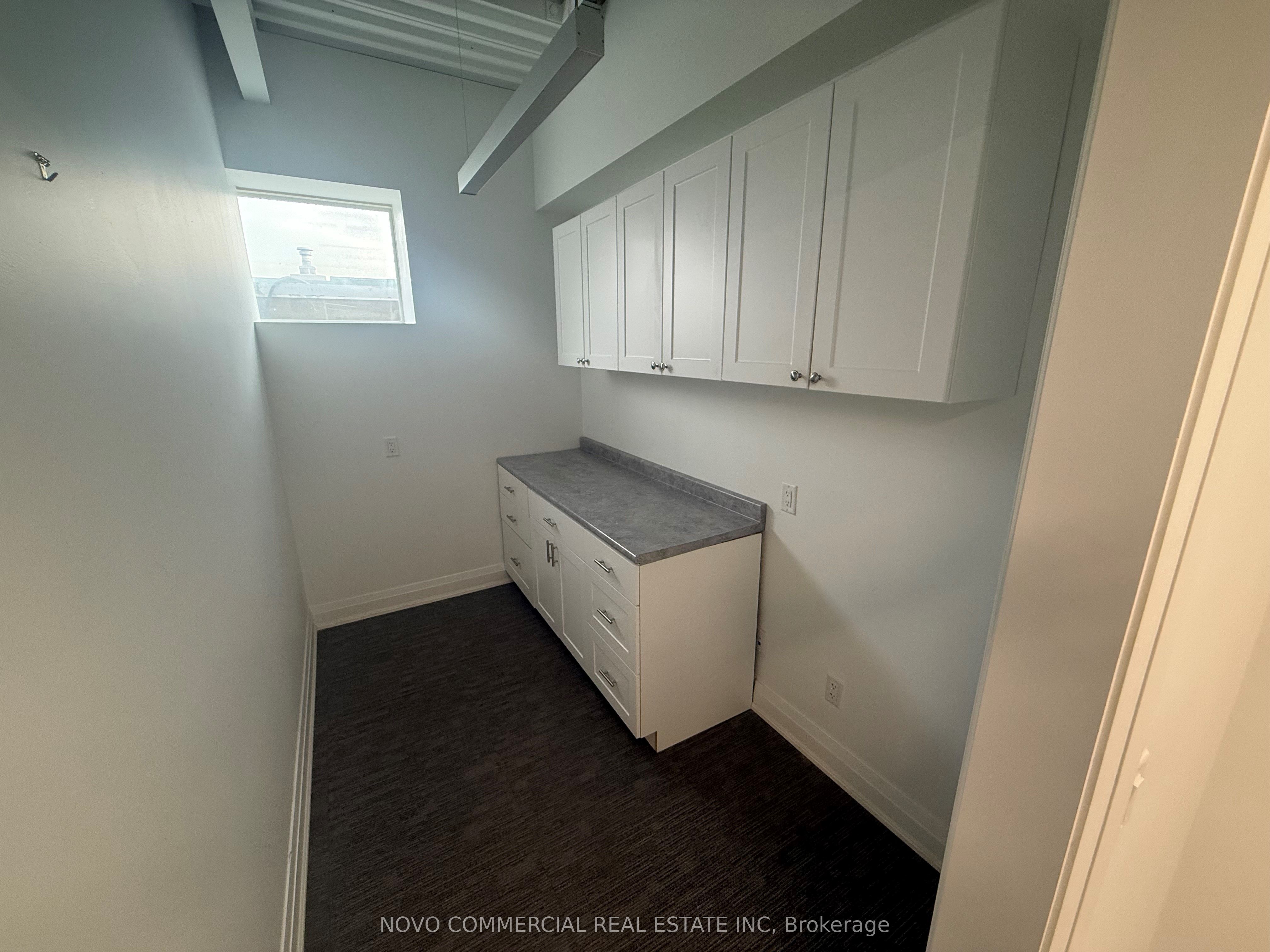#300 - 39 Lakeshore Road Property Photo 9