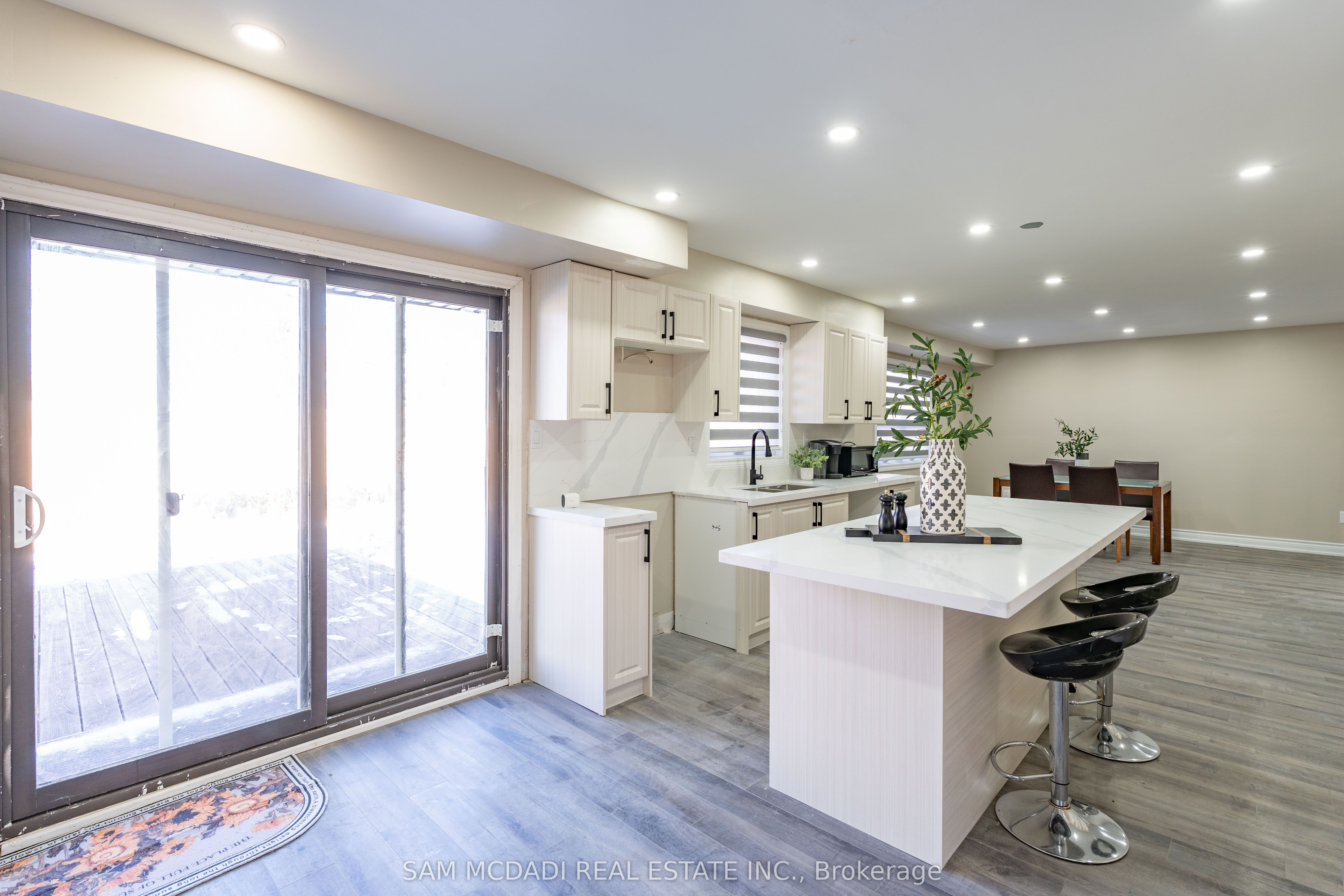 12951 Steeles Avenue Property Photo 14