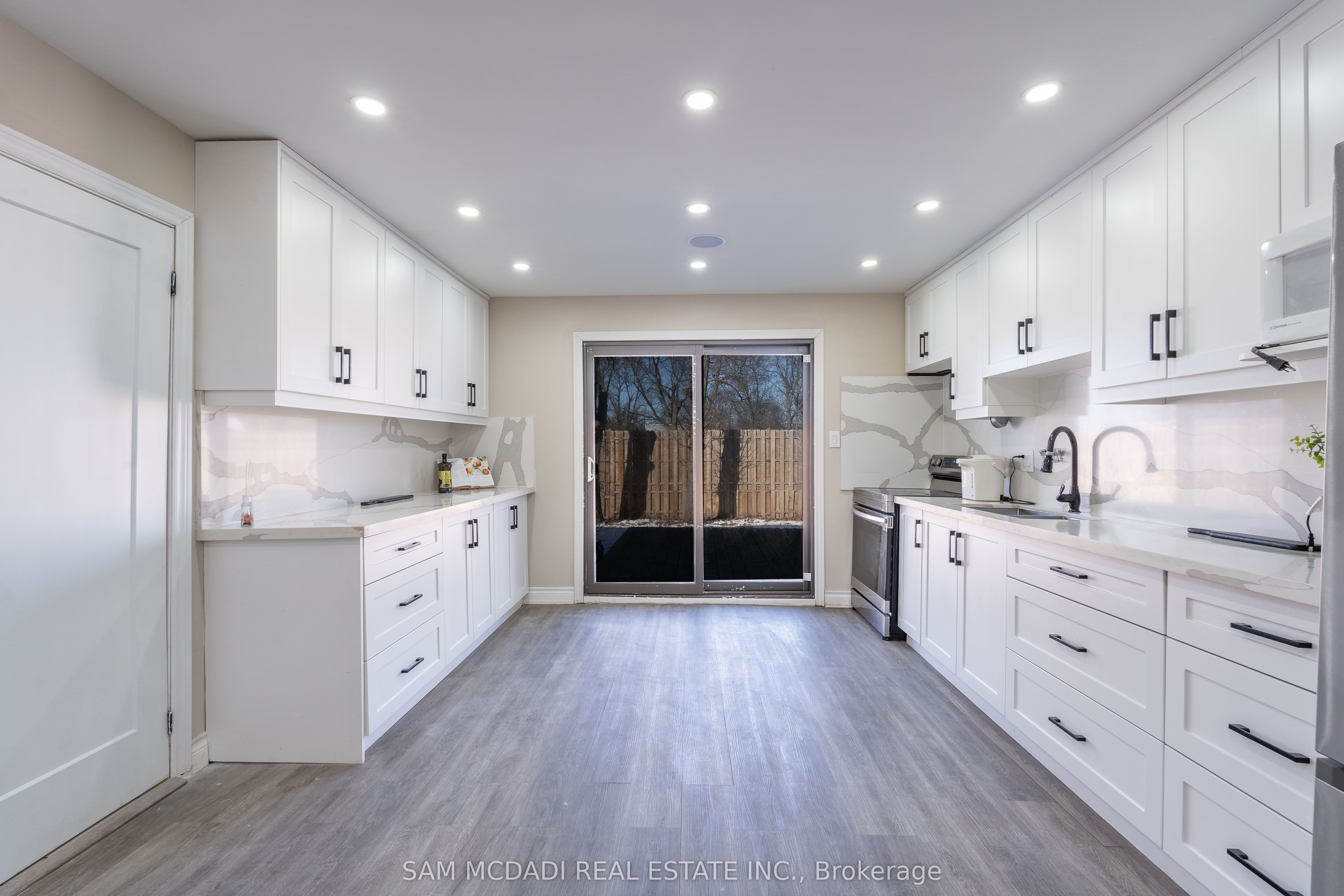 12951 Steeles Avenue Property Photo 32