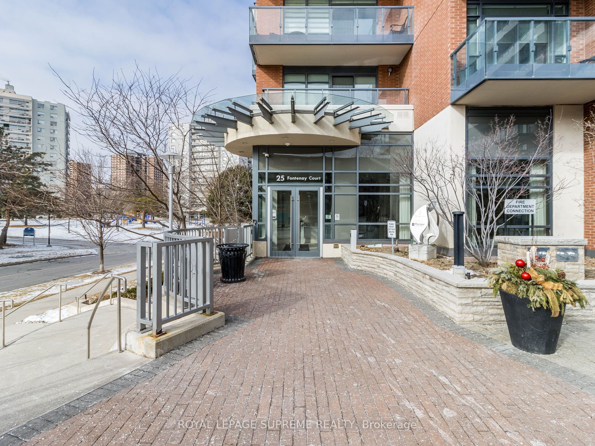 #607 - 25 Fontenay Court Property Photo 3