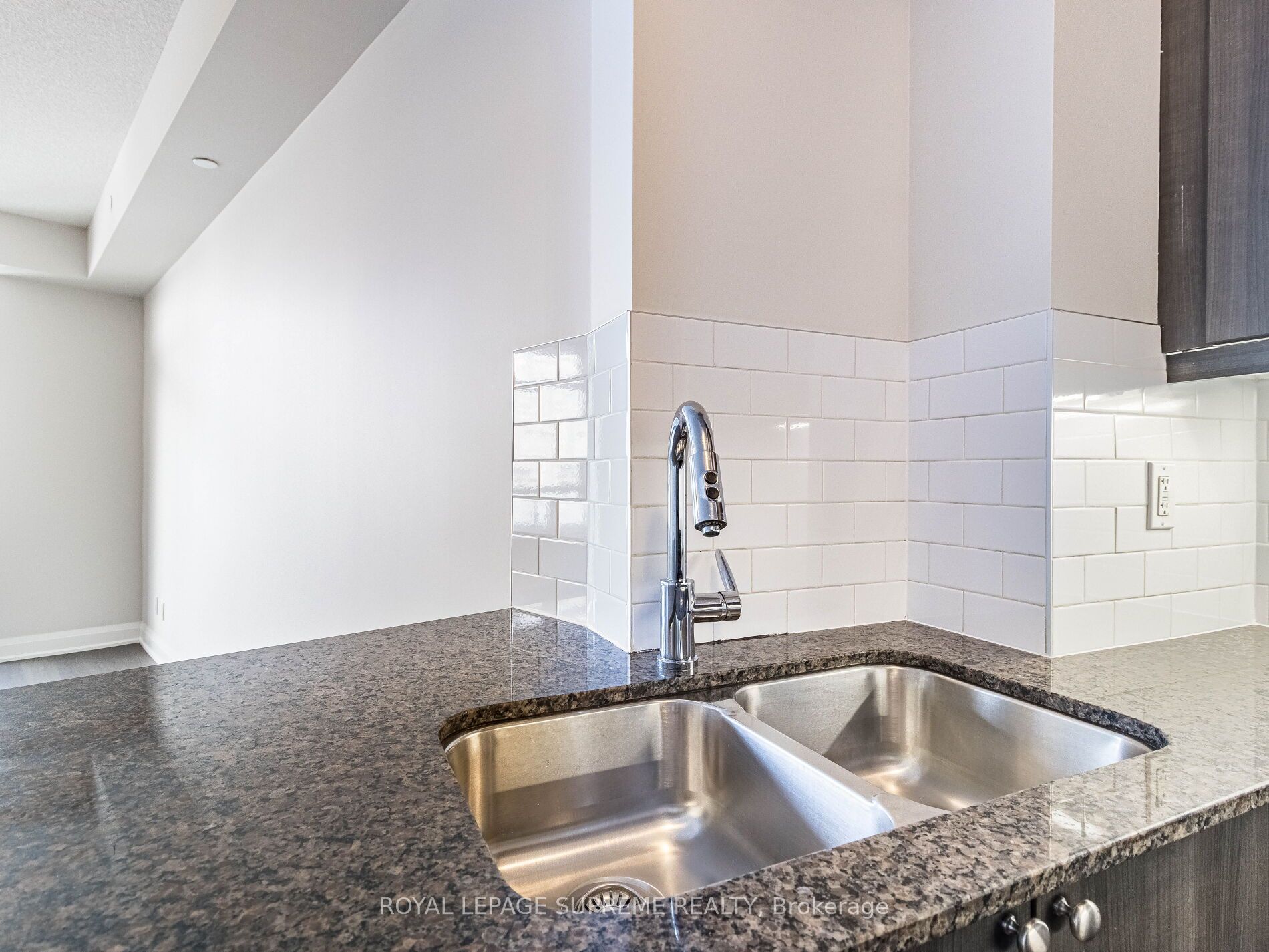 #607 - 25 Fontenay Court Property Photo 33