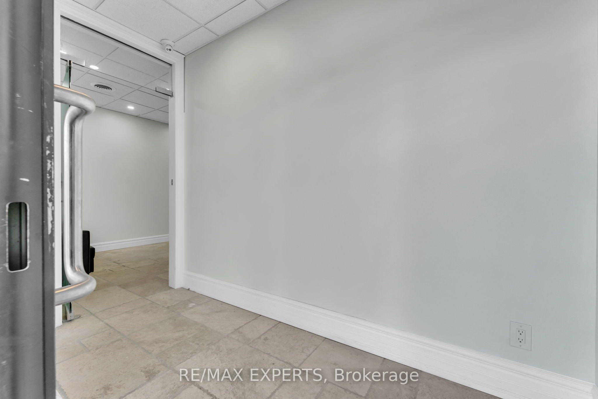 #108 - 1 De Boers Drive Property Photo 5