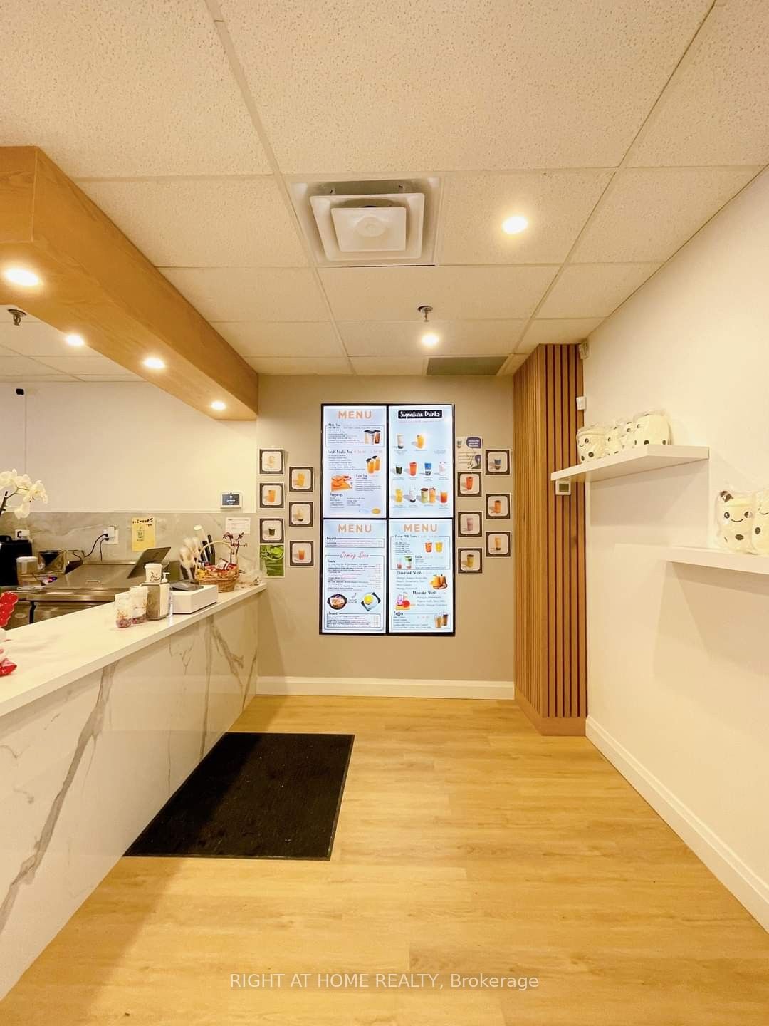 #5a - 2100 Bloor Street Property Photo 4