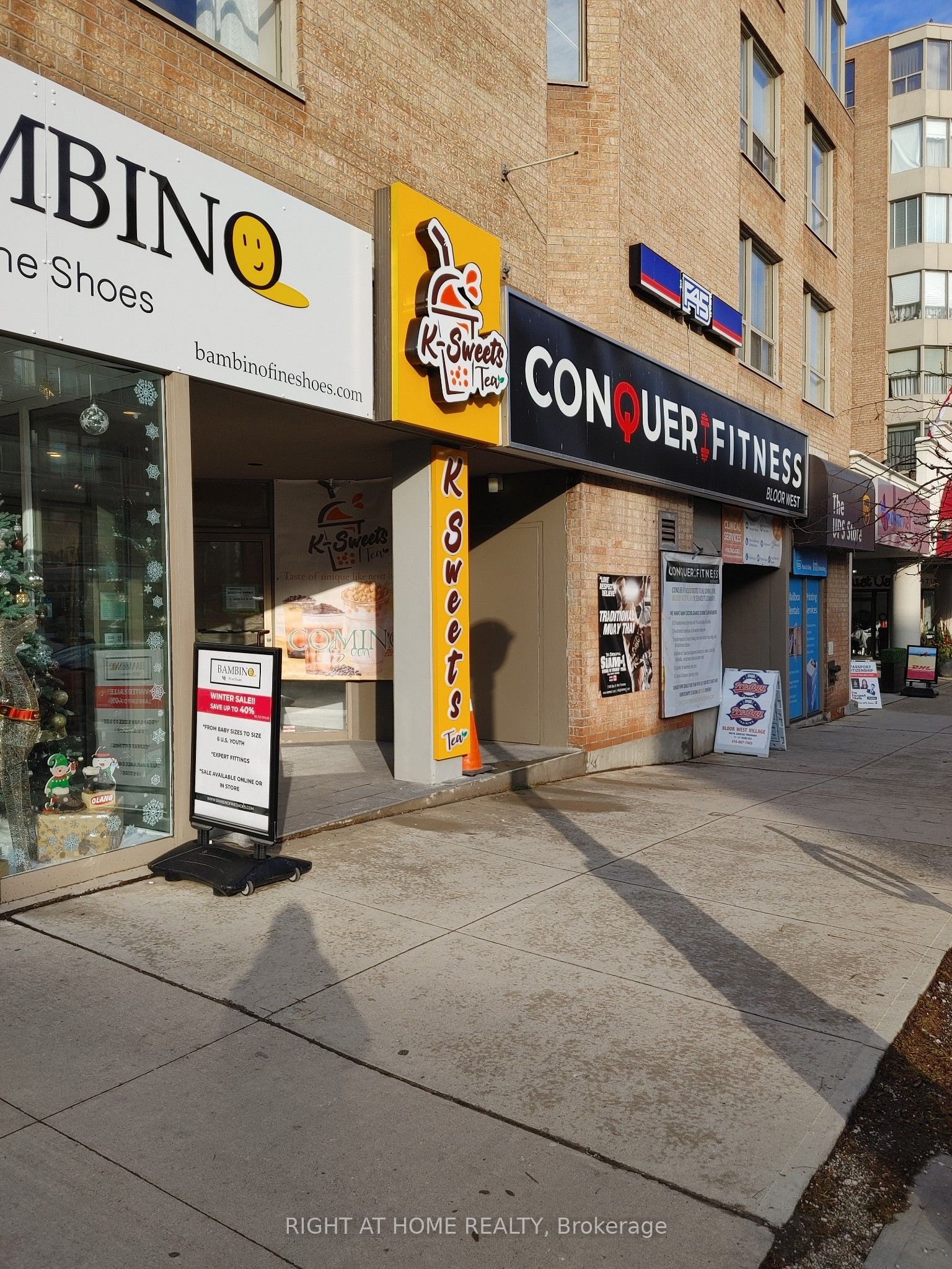 #5a - 2100 Bloor Street Property Photo 5