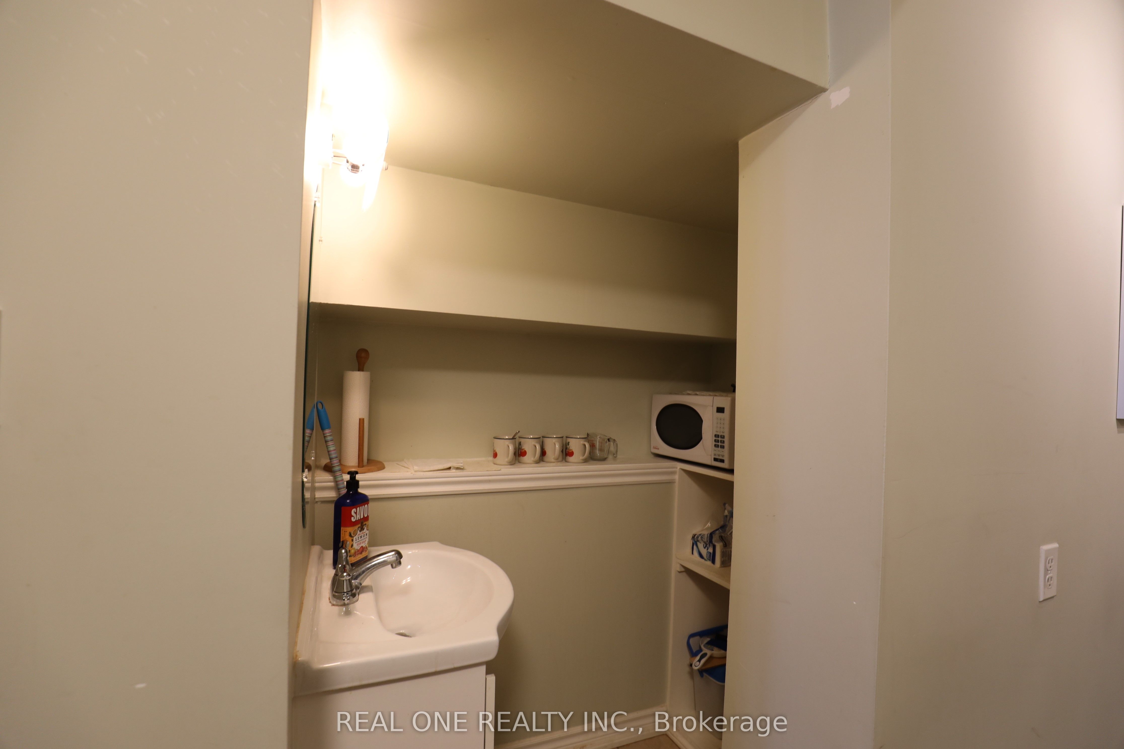 5052 Fairview Street Property Photo 5