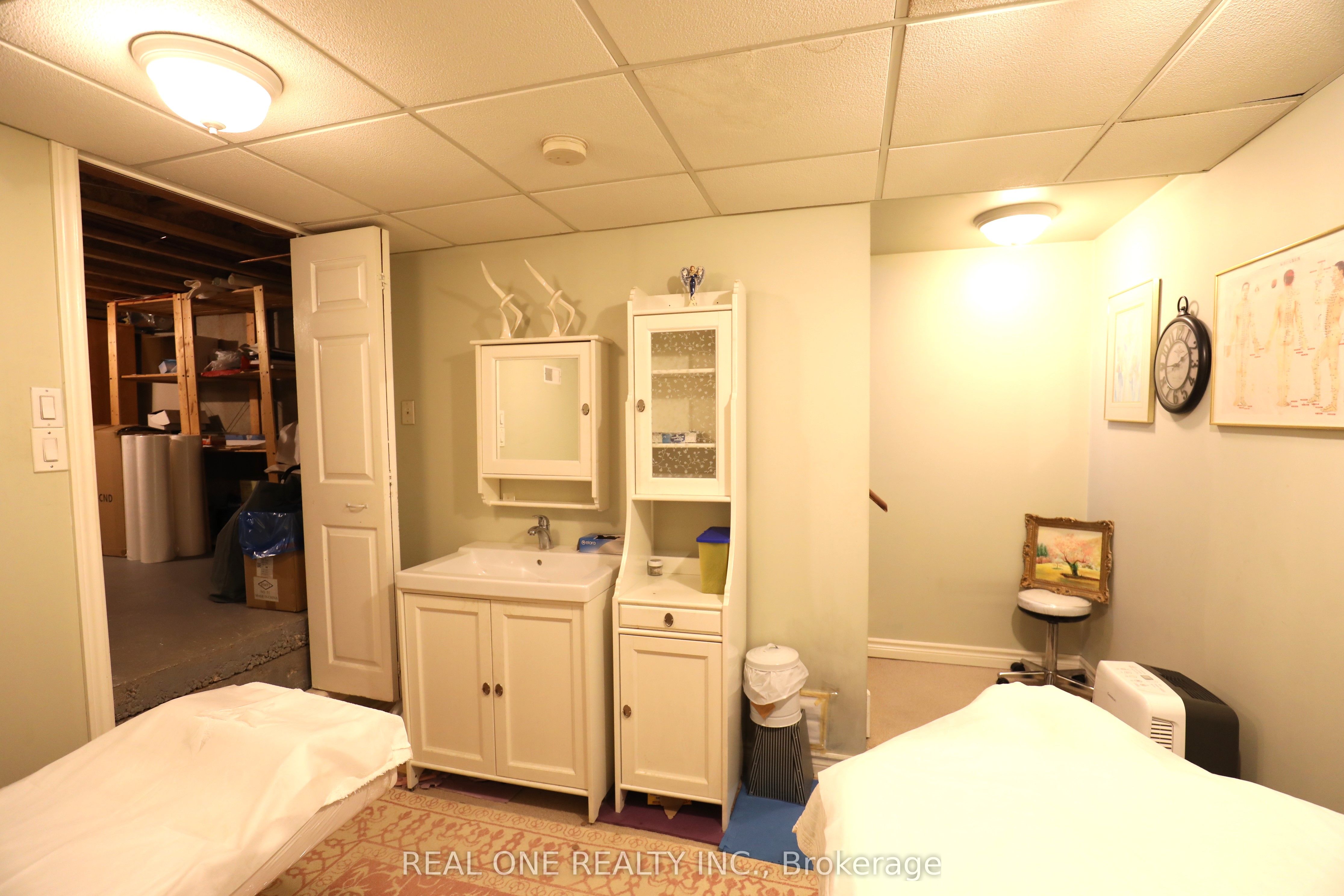 5052 Fairview Street Property Photo 9