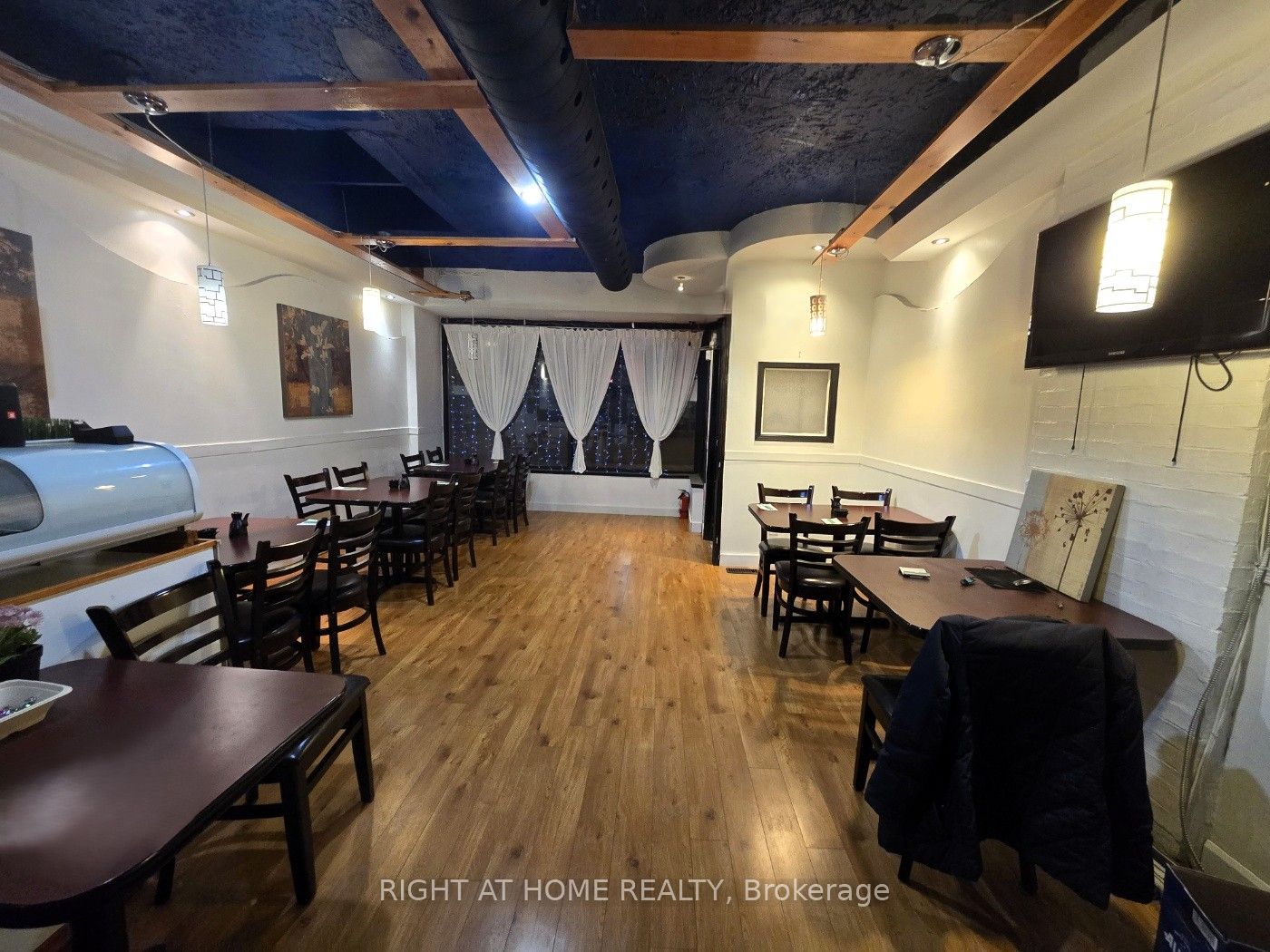 170 The Queensway Way Property Photo 2