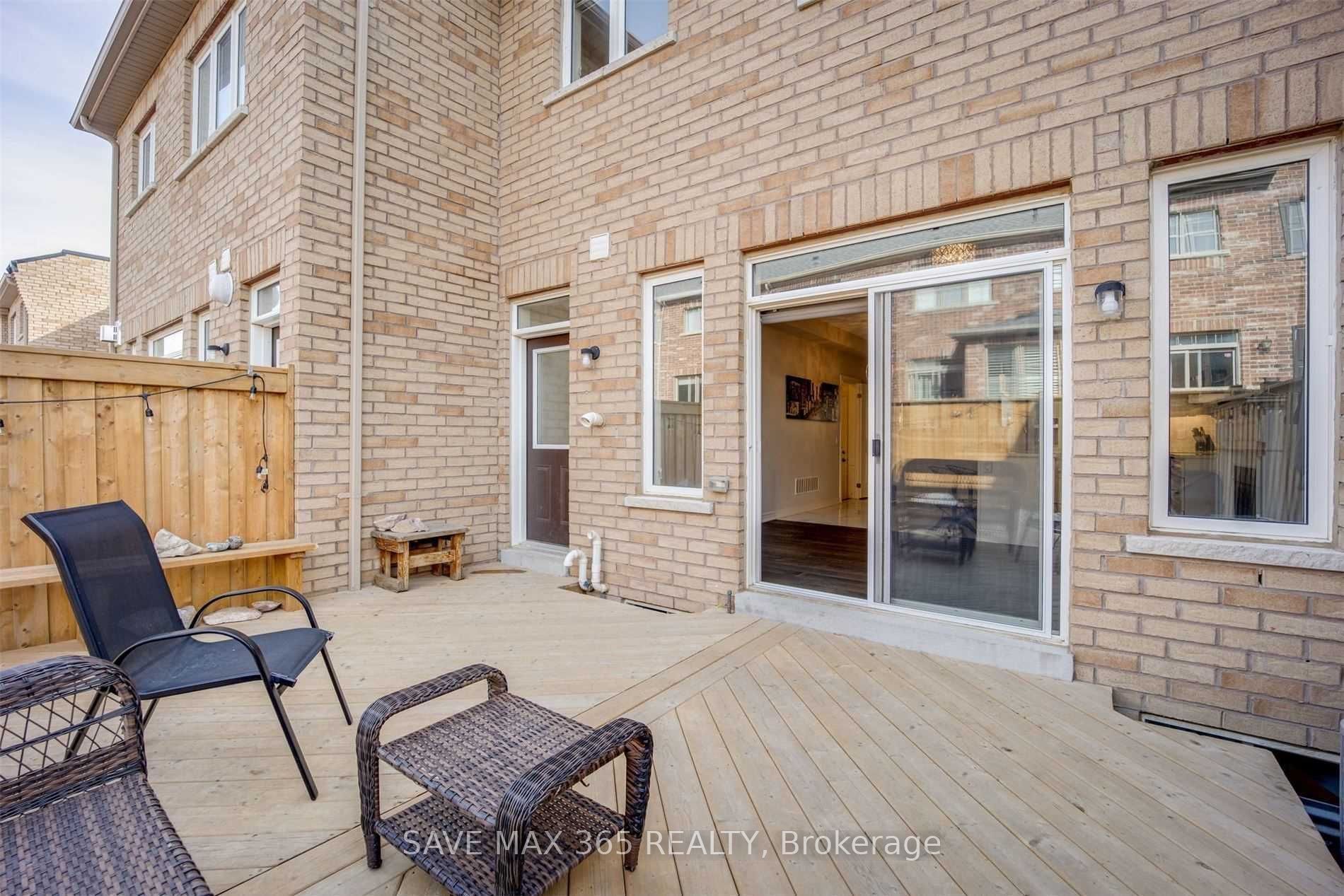 4 Kempsford Crescent Property Photo 2