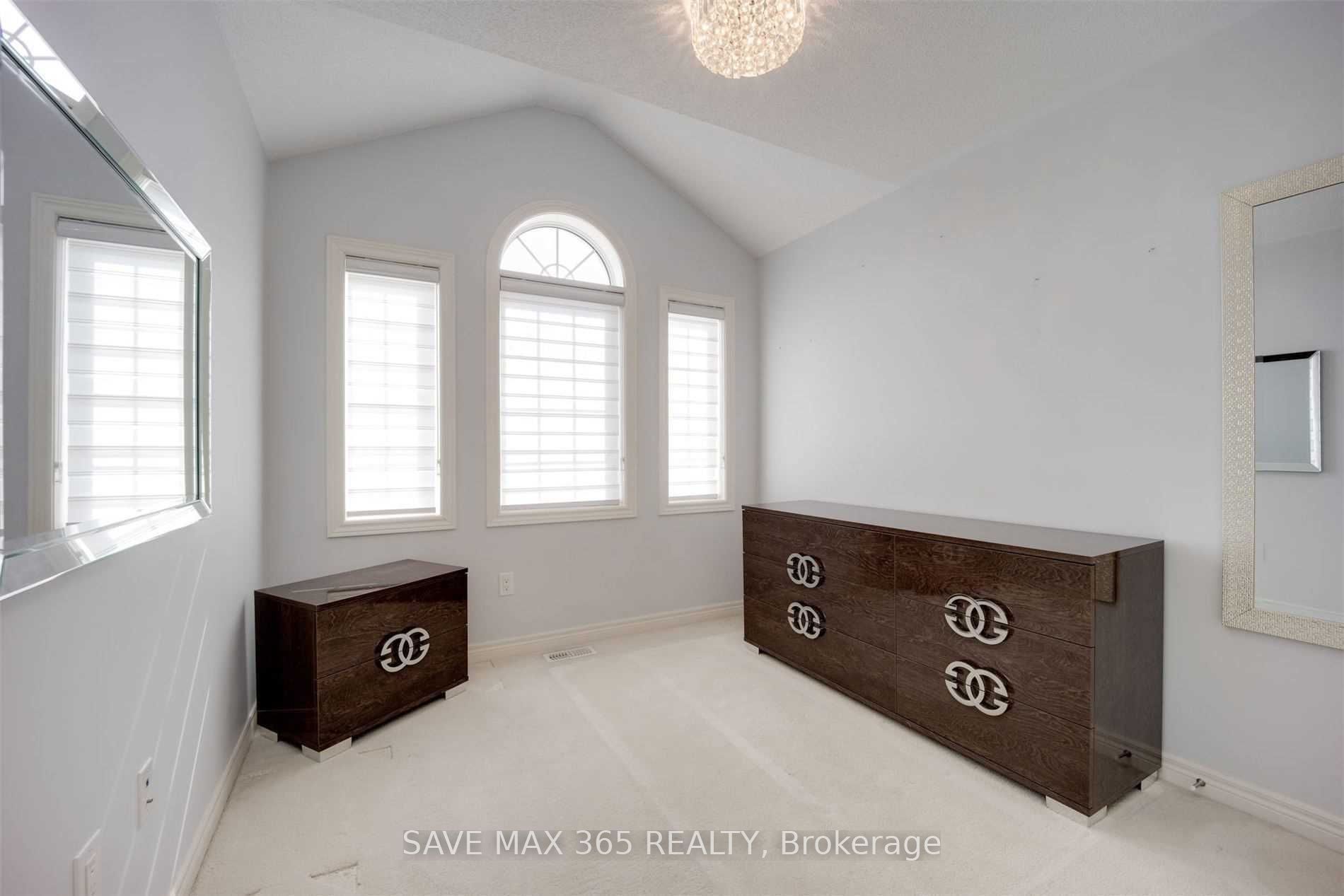4 Kempsford Crescent Property Photo 9