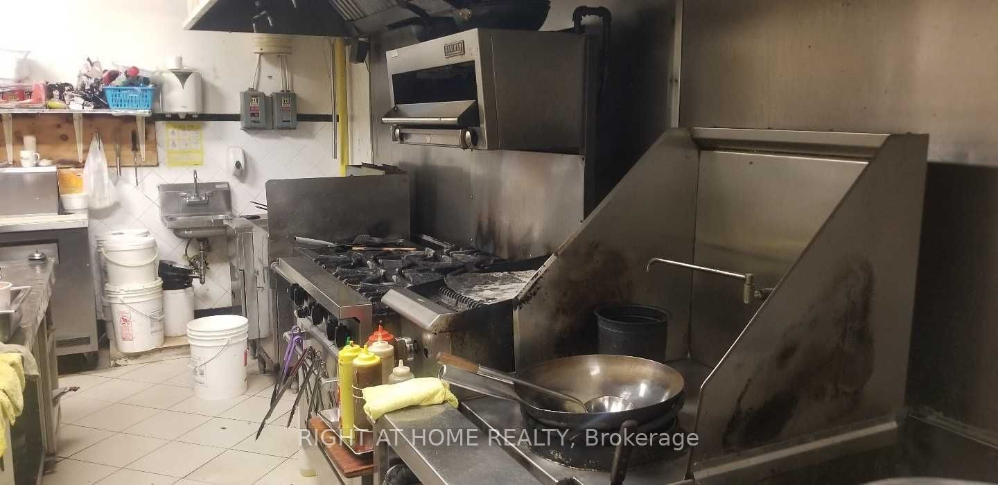 #15 - 1170 Burnhamthorpe Road Property Photo 11