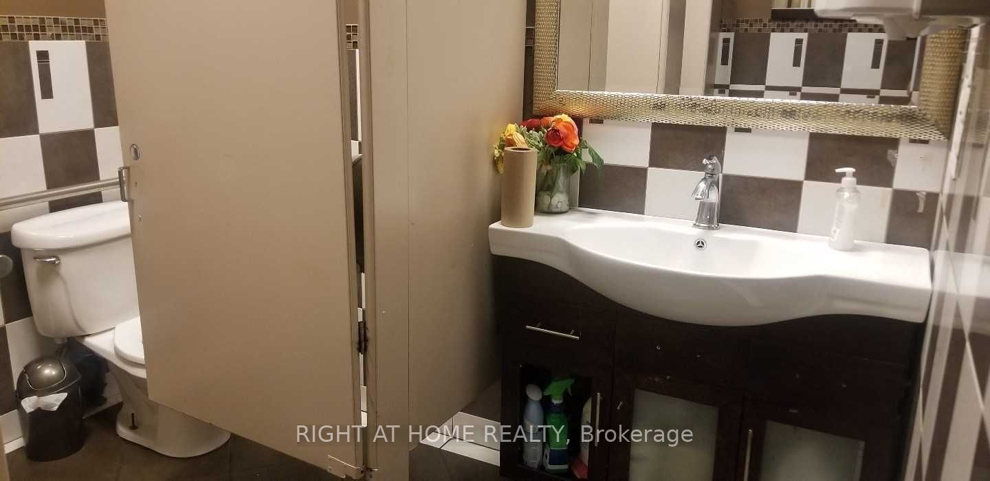 #15 - 1170 Burnhamthorpe Road Property Photo 17