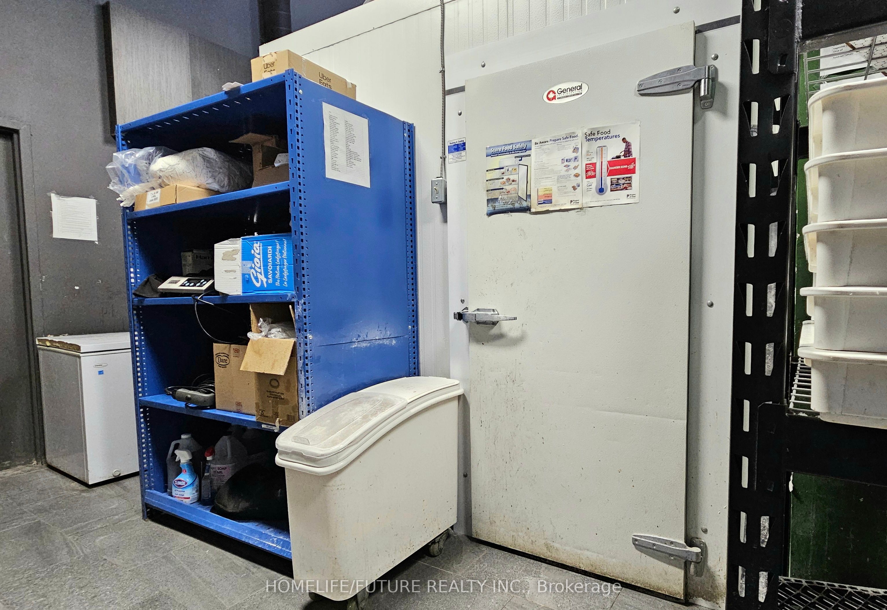 #unit 1 - 1165 Derry Road Property Photo 9