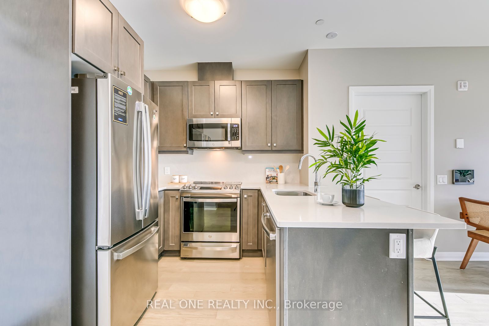 #417 - 95 Dundas Street Property Photo 10