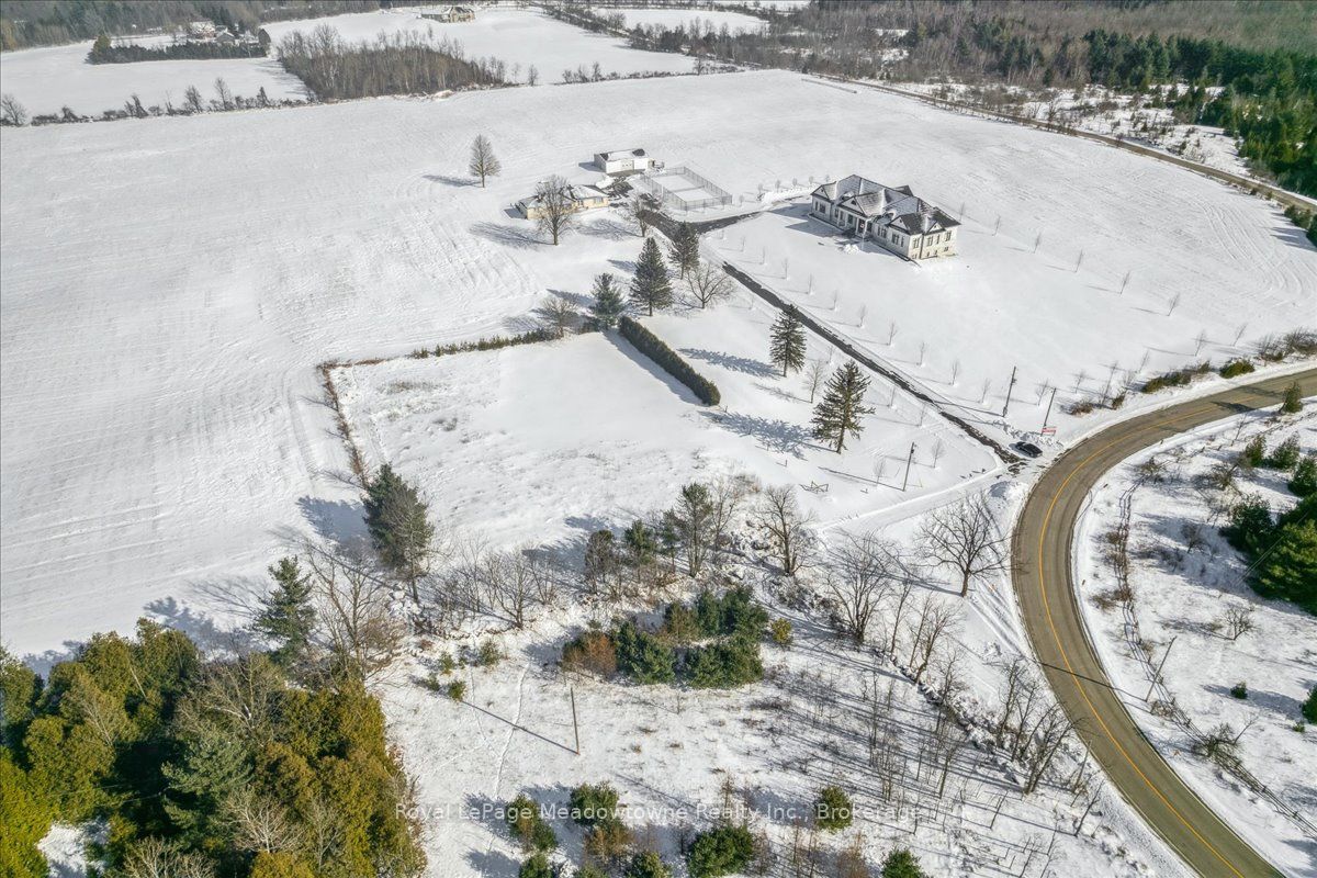 5165 15 Sideroad Property Photo 4