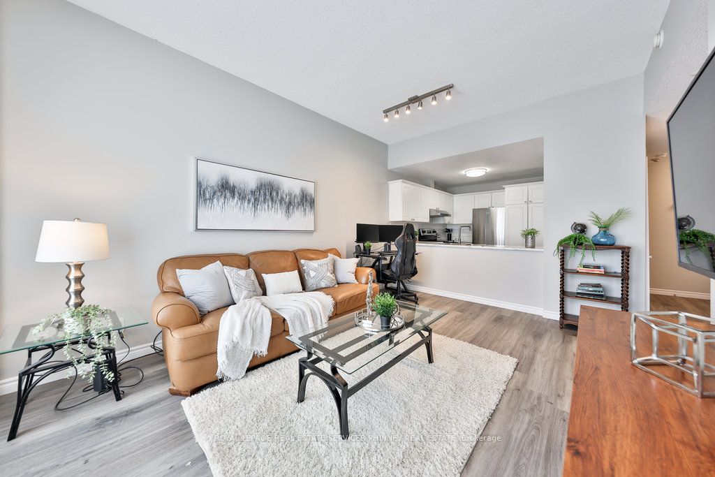 #102 - 4198 Dundas Street Property Photo 12
