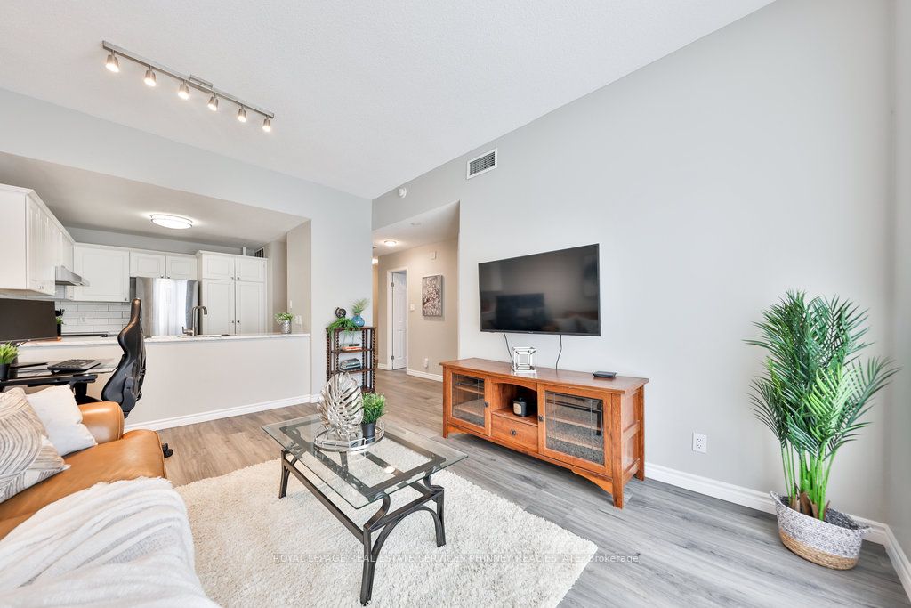 #102 - 4198 Dundas Street Property Photo 13