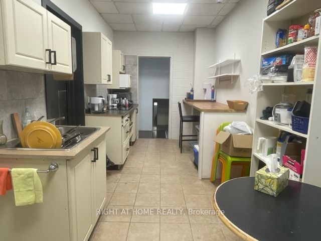 #a - 30 Fordhouse Boulevard Property Photo 12
