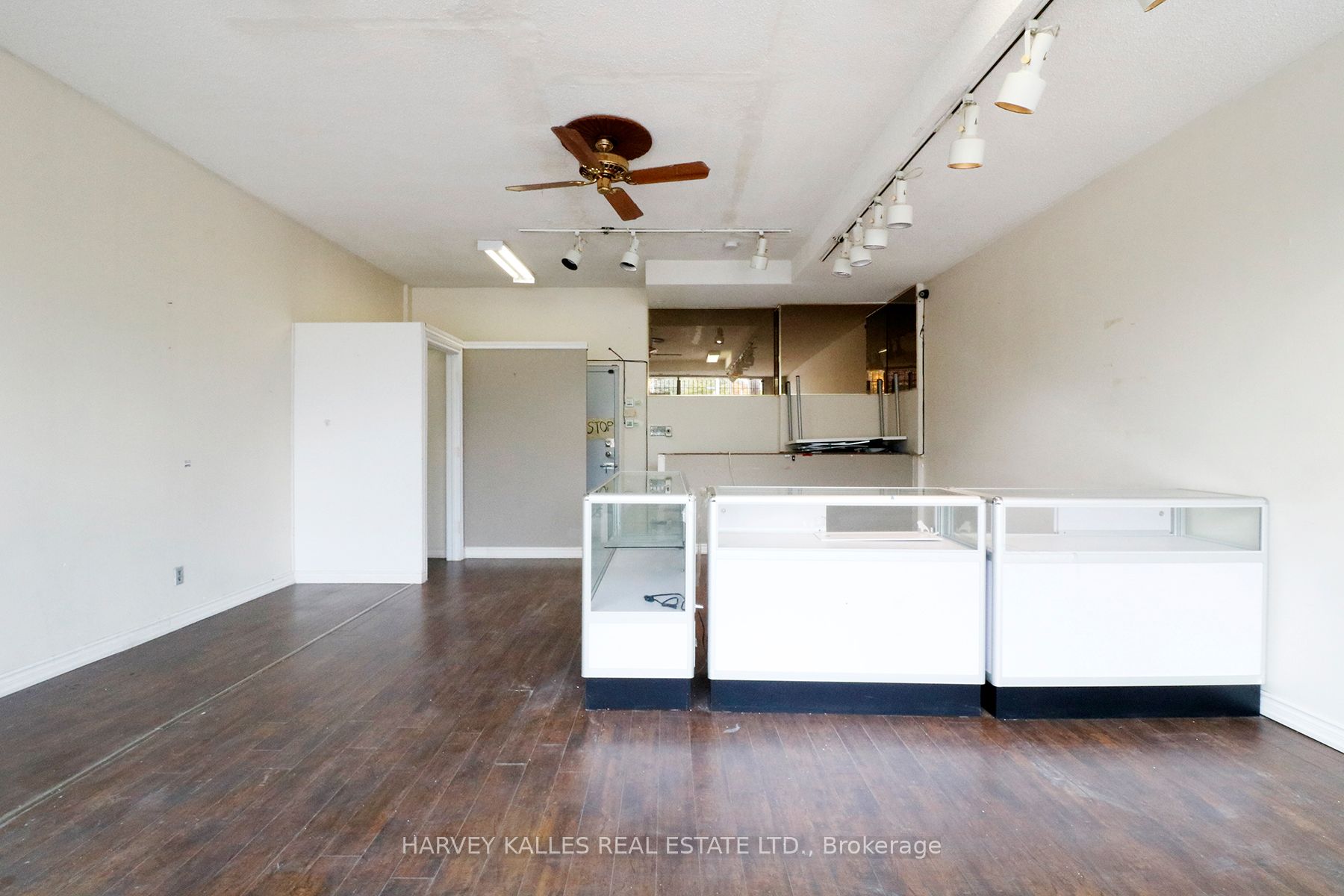 3811 Lake Shore Boulevard Property Photo 3