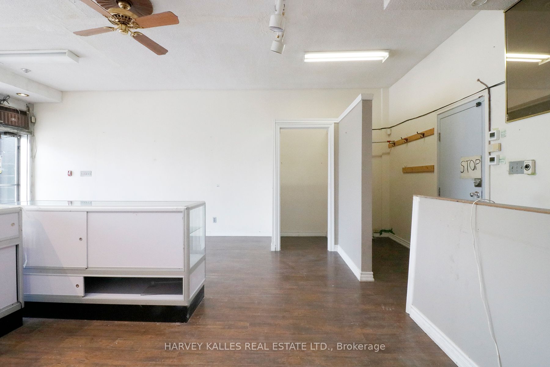 3811 Lake Shore Boulevard Property Photo 4