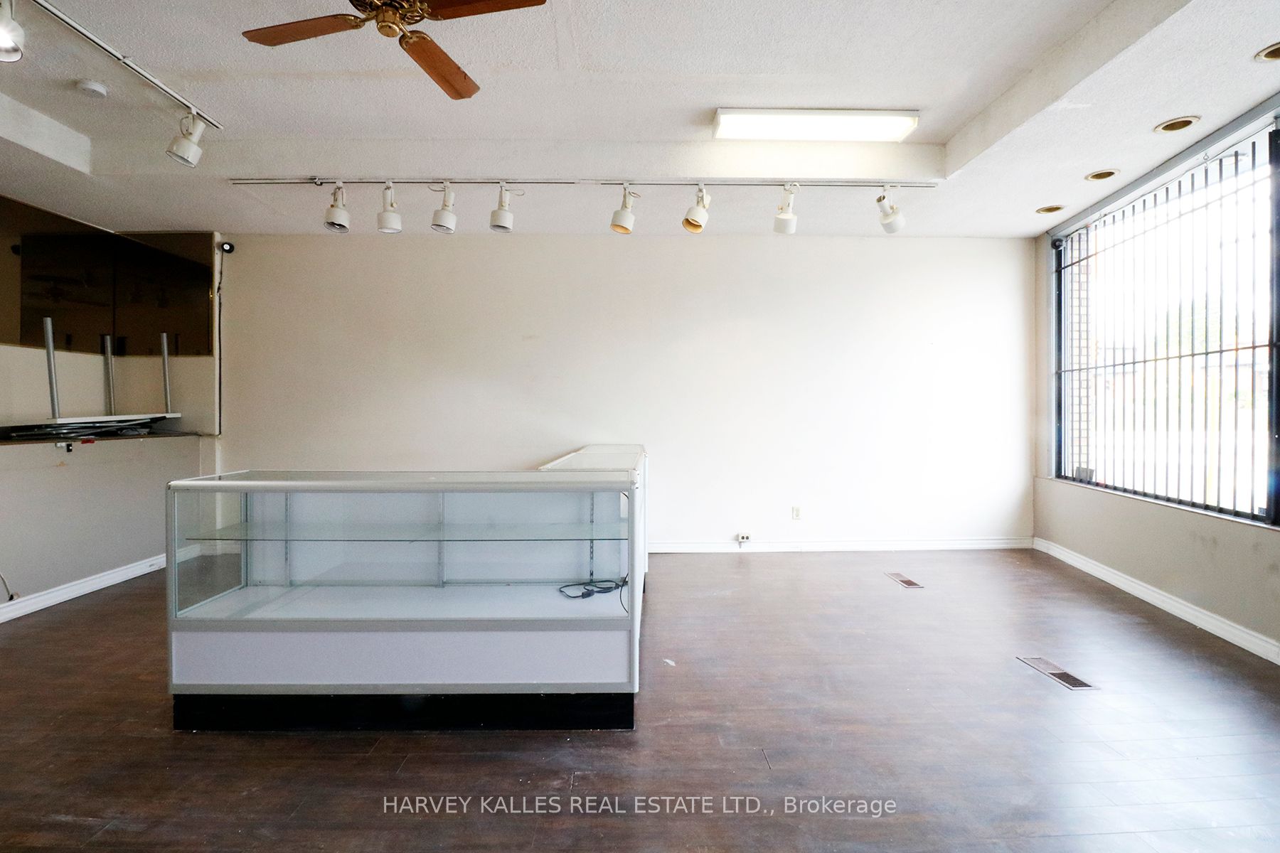 3811 Lake Shore Boulevard Property Photo 5