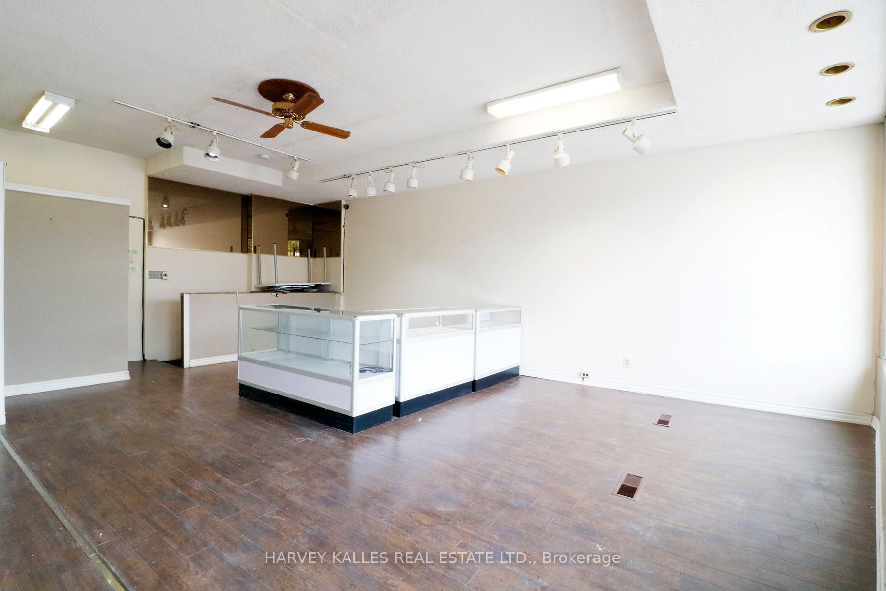 3811 Lake Shore Boulevard Property Photo 6